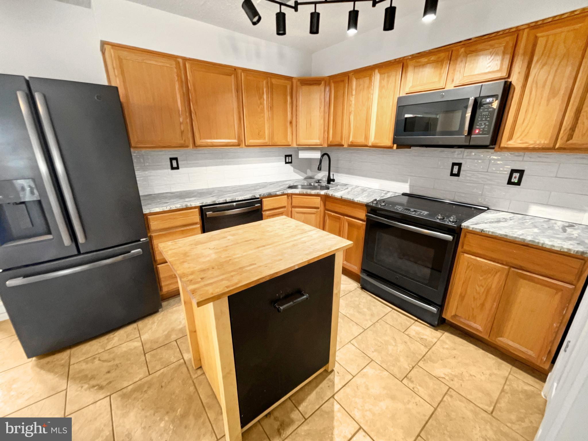 RESTON - Residential