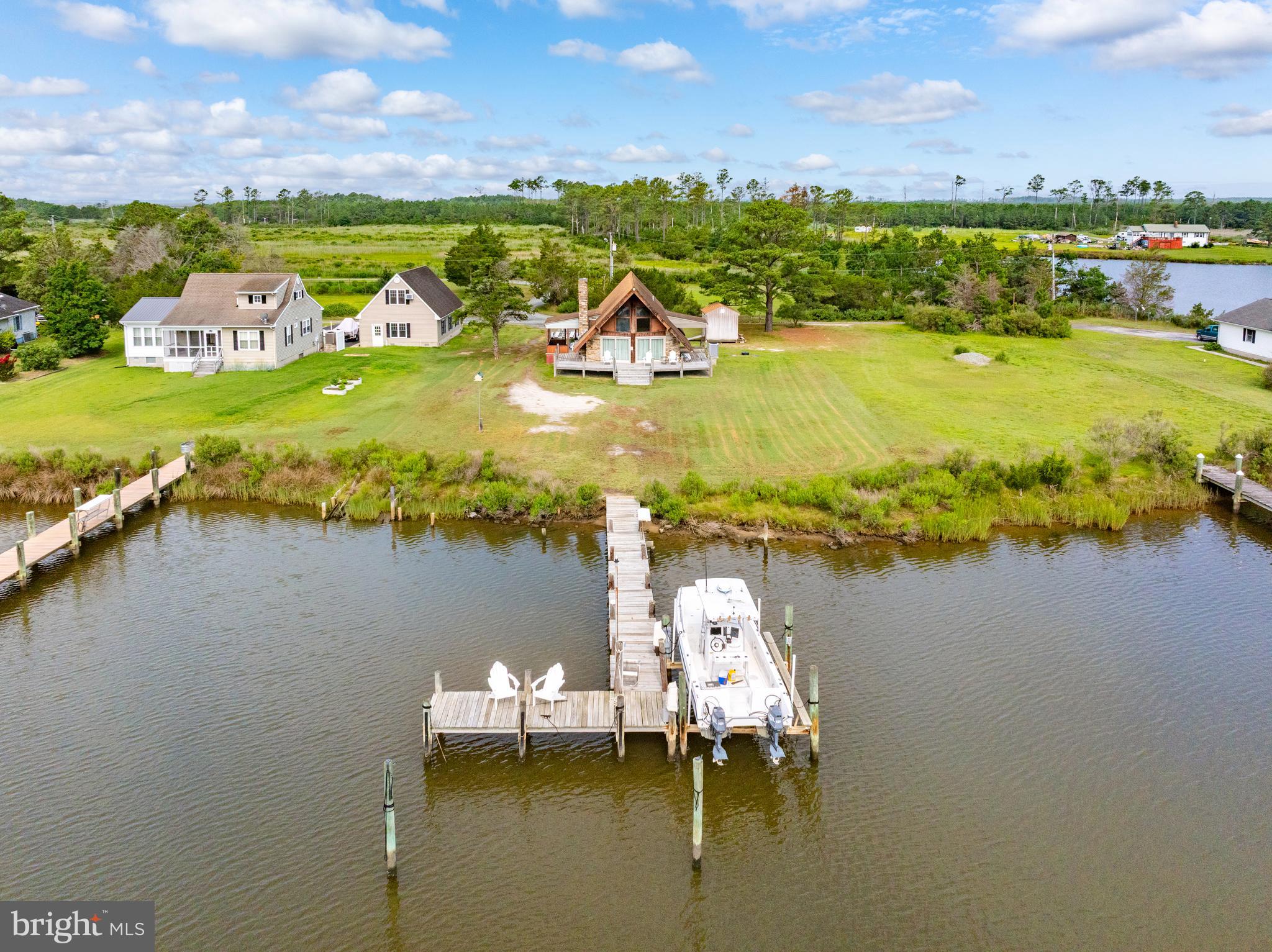 CRAB ISLAND SHORES - Residential