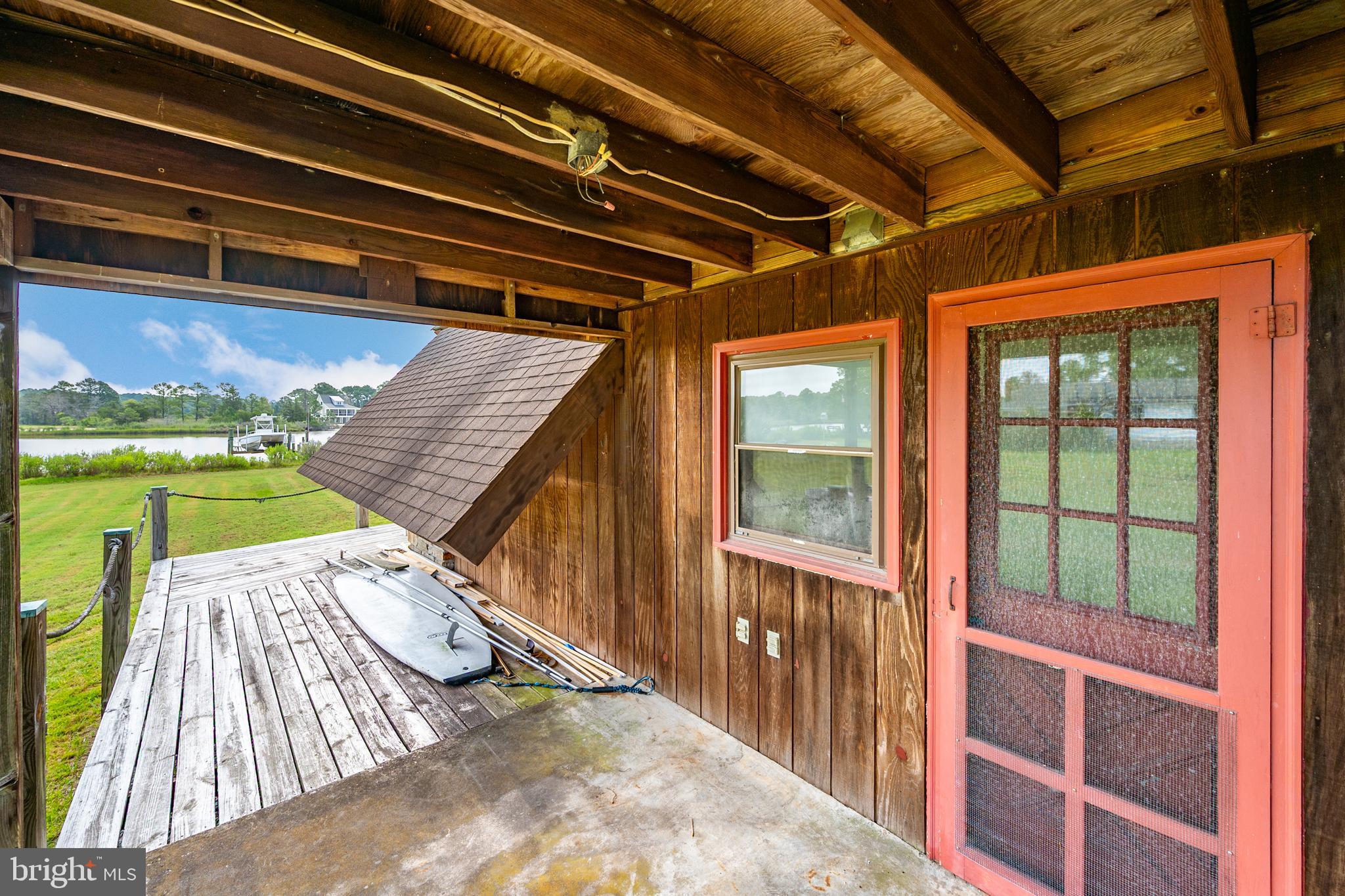 CRAB ISLAND SHORES - Residential