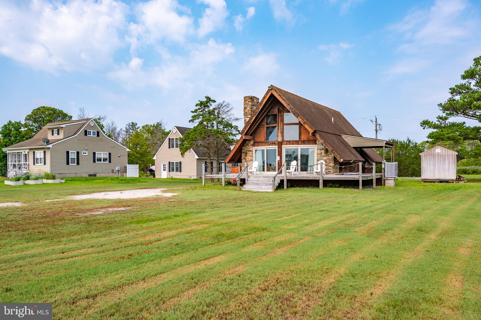 CRAB ISLAND SHORES - Residential