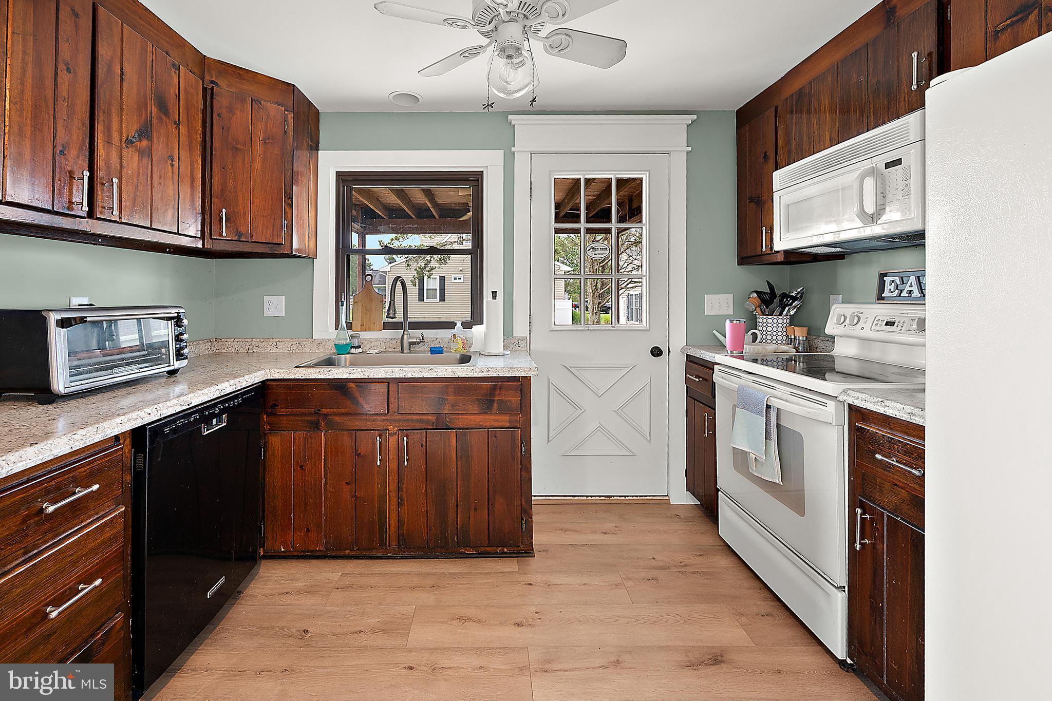 CRAB ISLAND SHORES - Residential