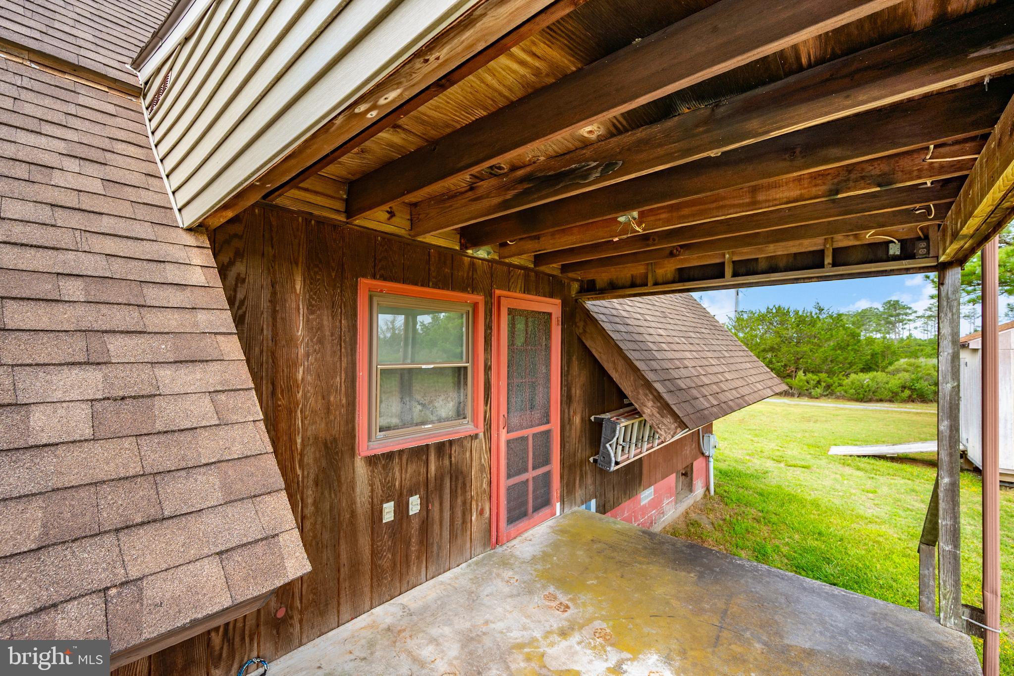 CRAB ISLAND SHORES - Residential