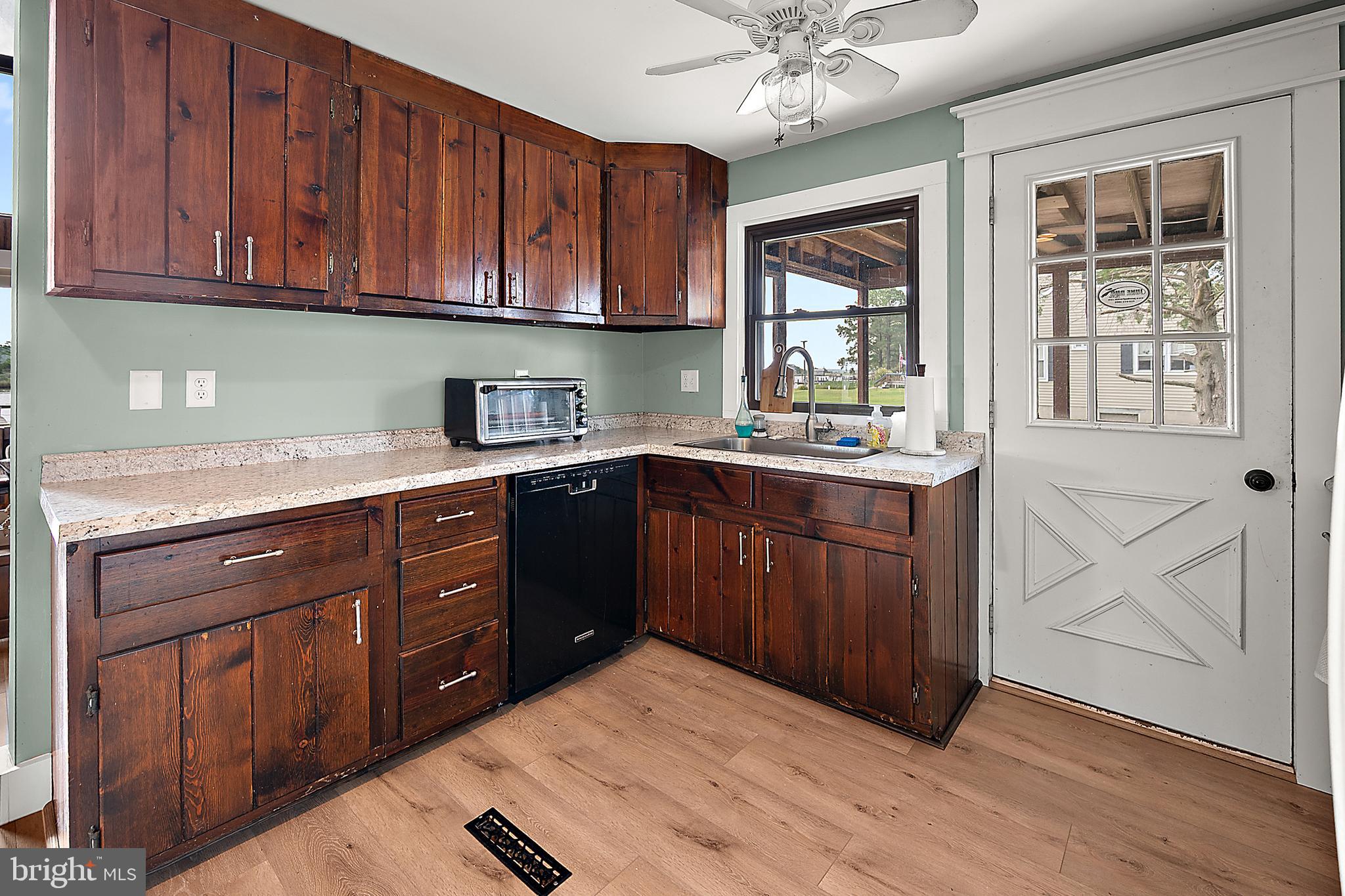 CRAB ISLAND SHORES - Residential