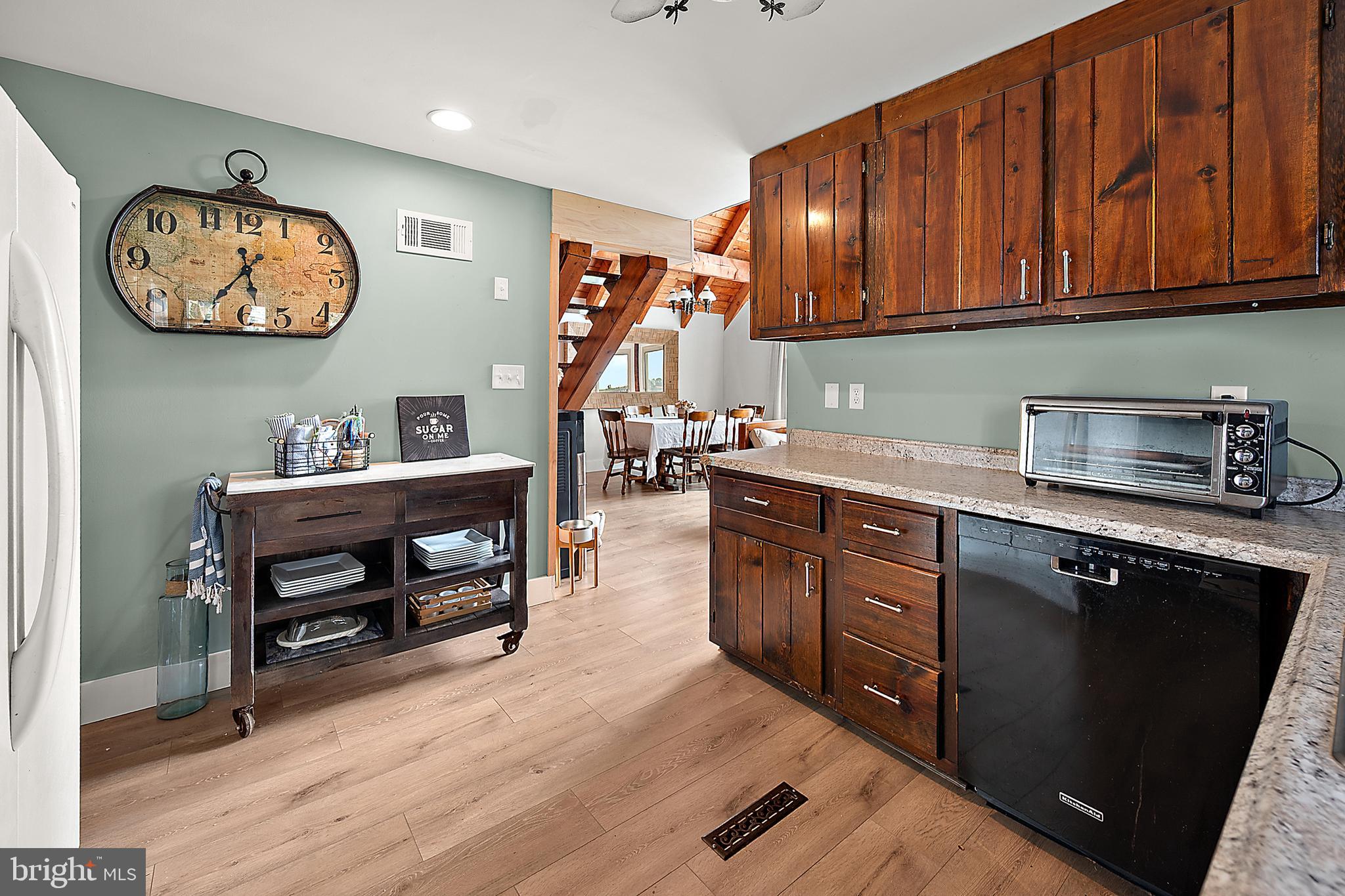 CRAB ISLAND SHORES - Residential