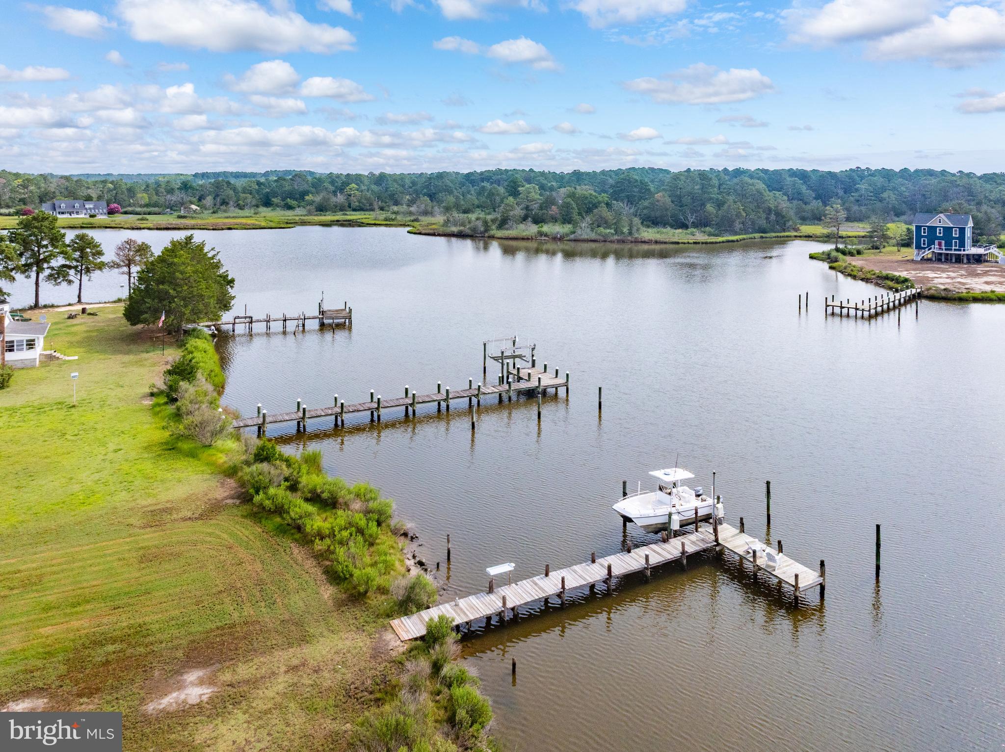 CRAB ISLAND SHORES - Residential