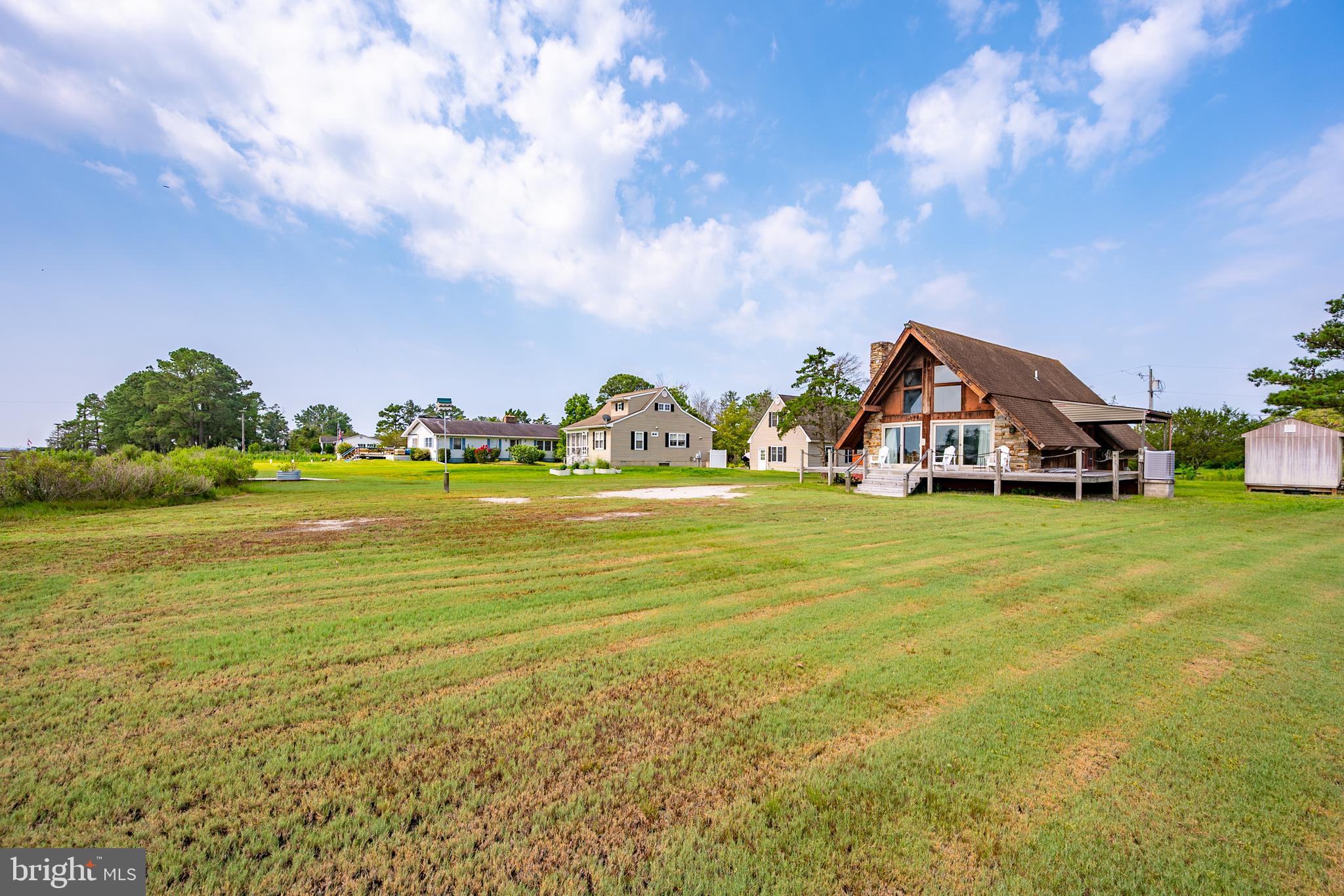 CRAB ISLAND SHORES - Residential