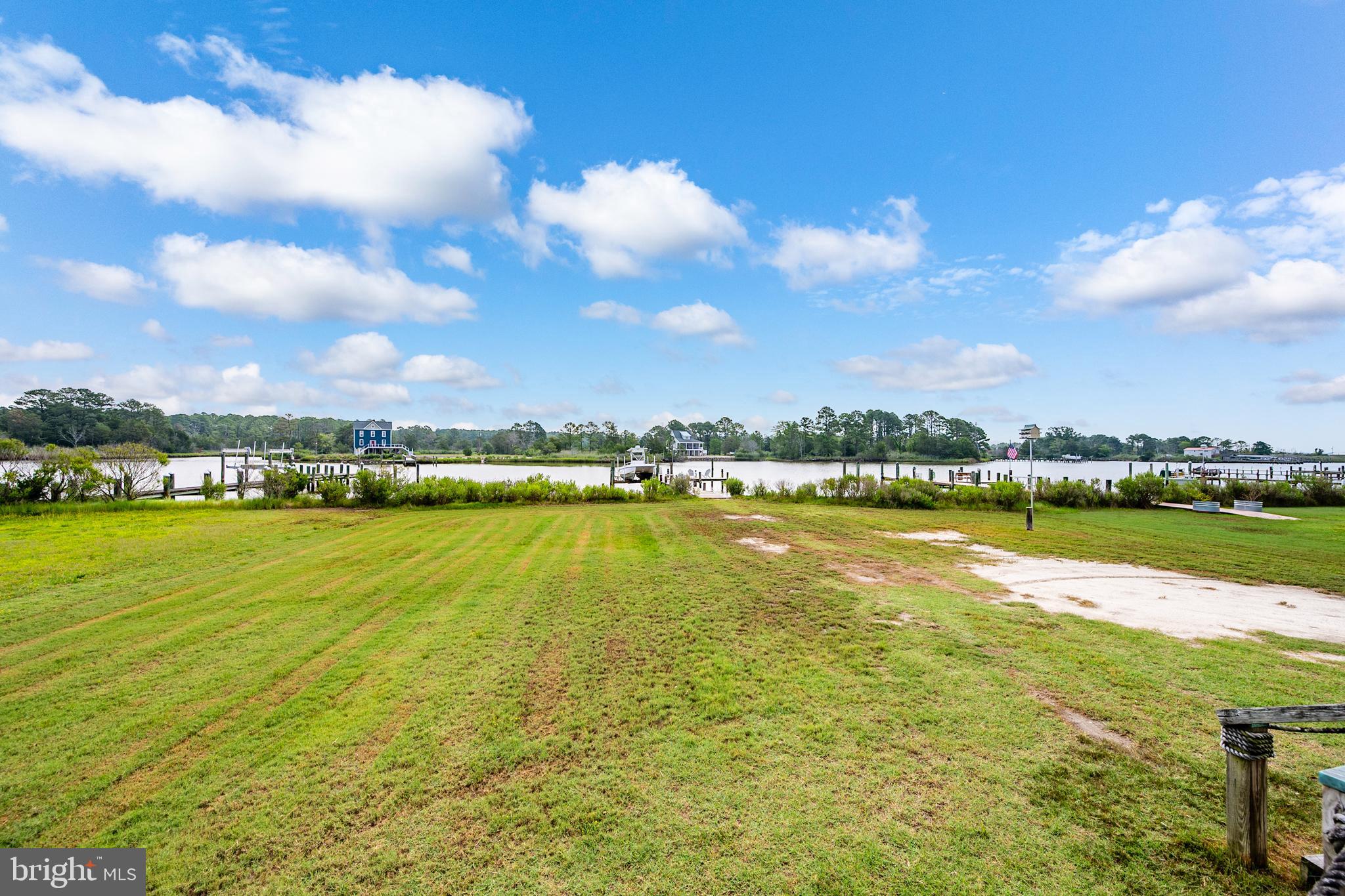 CRAB ISLAND SHORES - Residential