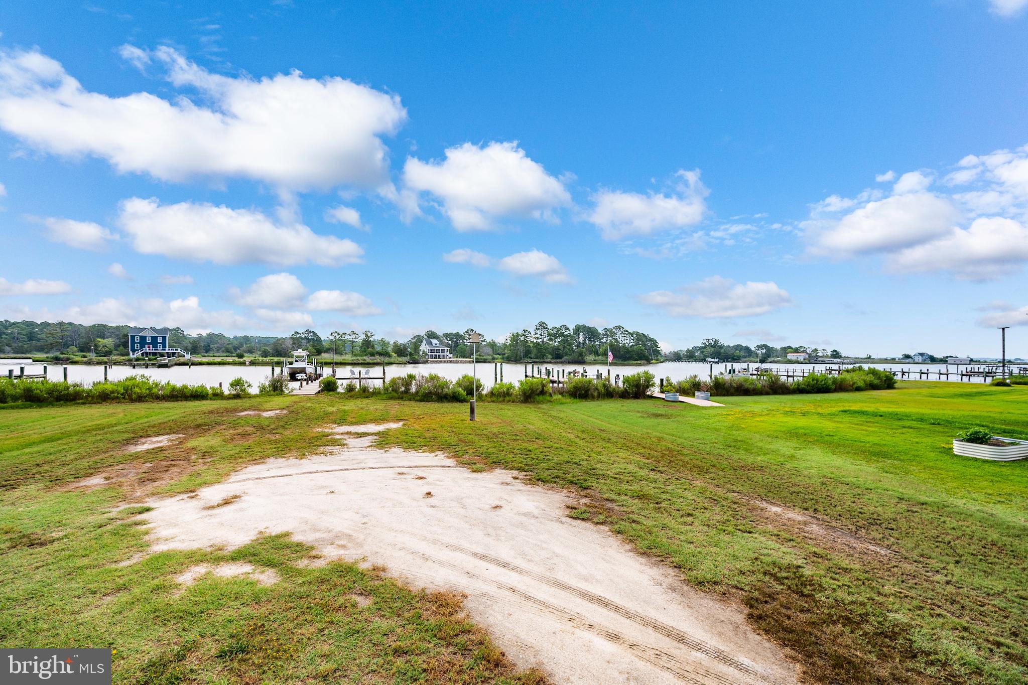 CRAB ISLAND SHORES - Residential
