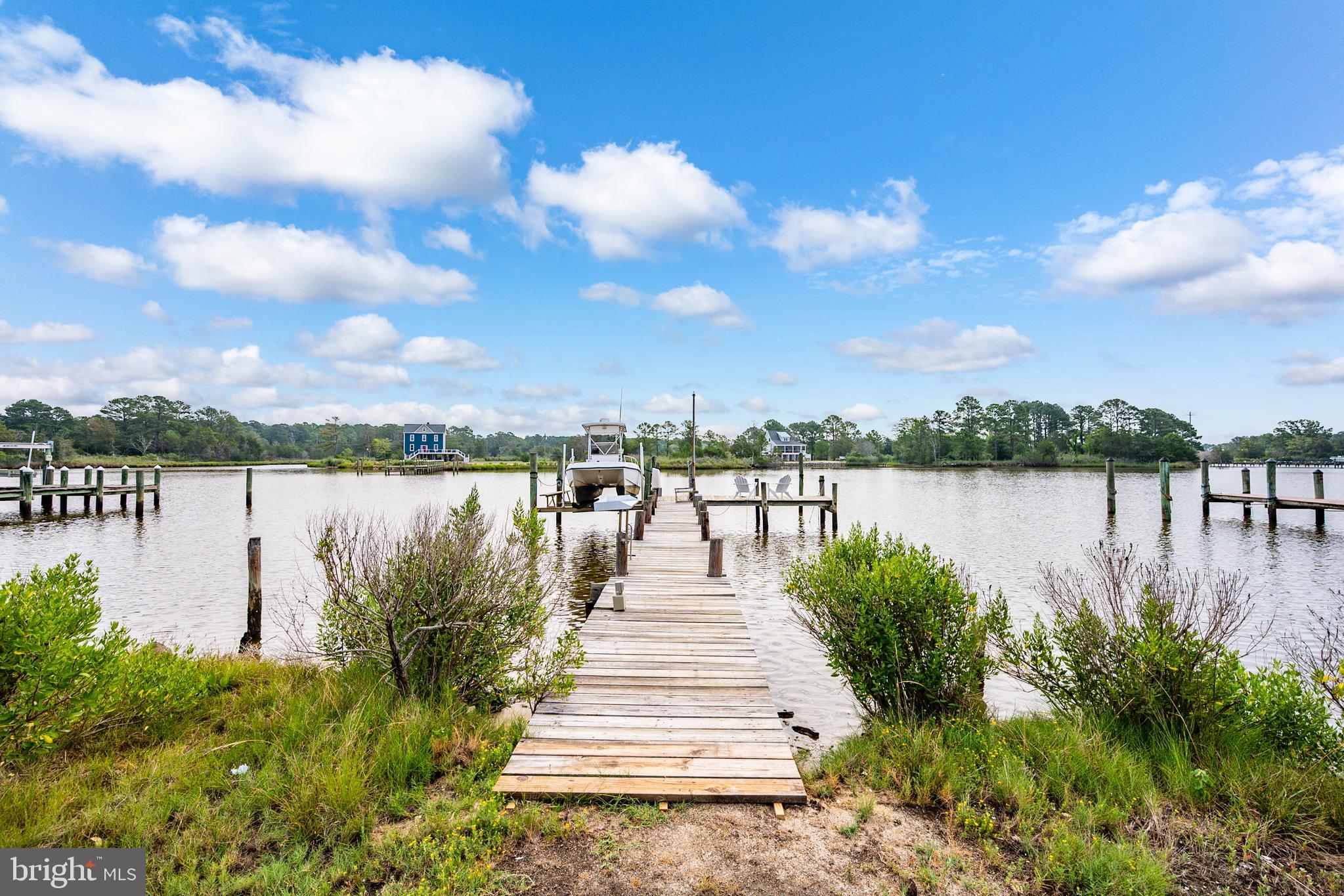 CRAB ISLAND SHORES - Residential