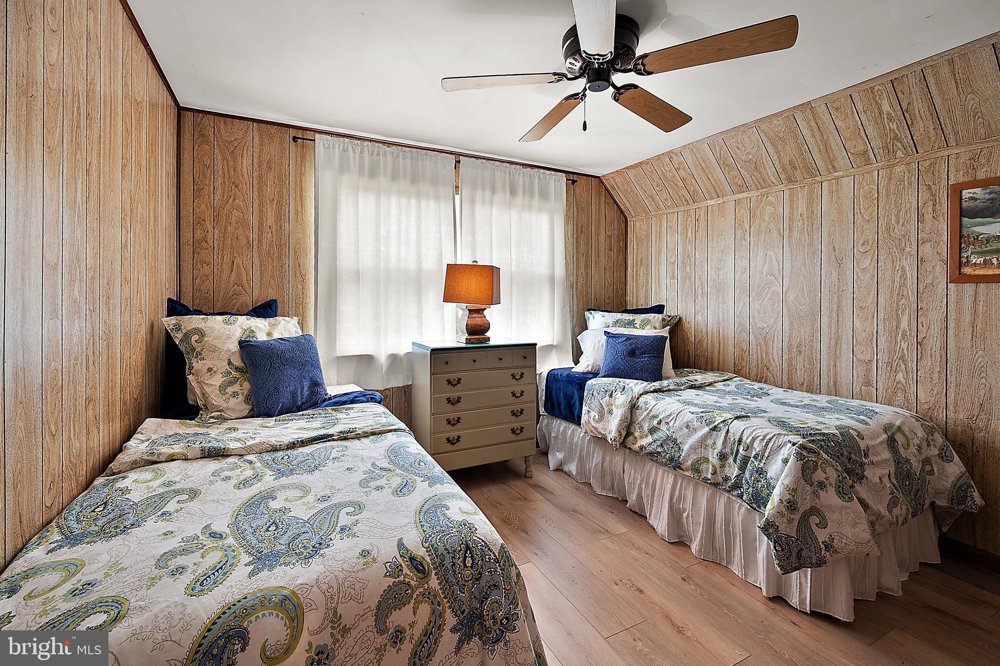CRAB ISLAND SHORES - Residential
