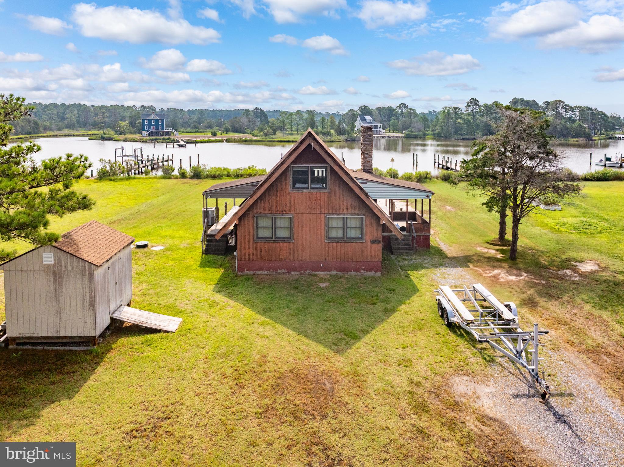 CRAB ISLAND SHORES - Residential