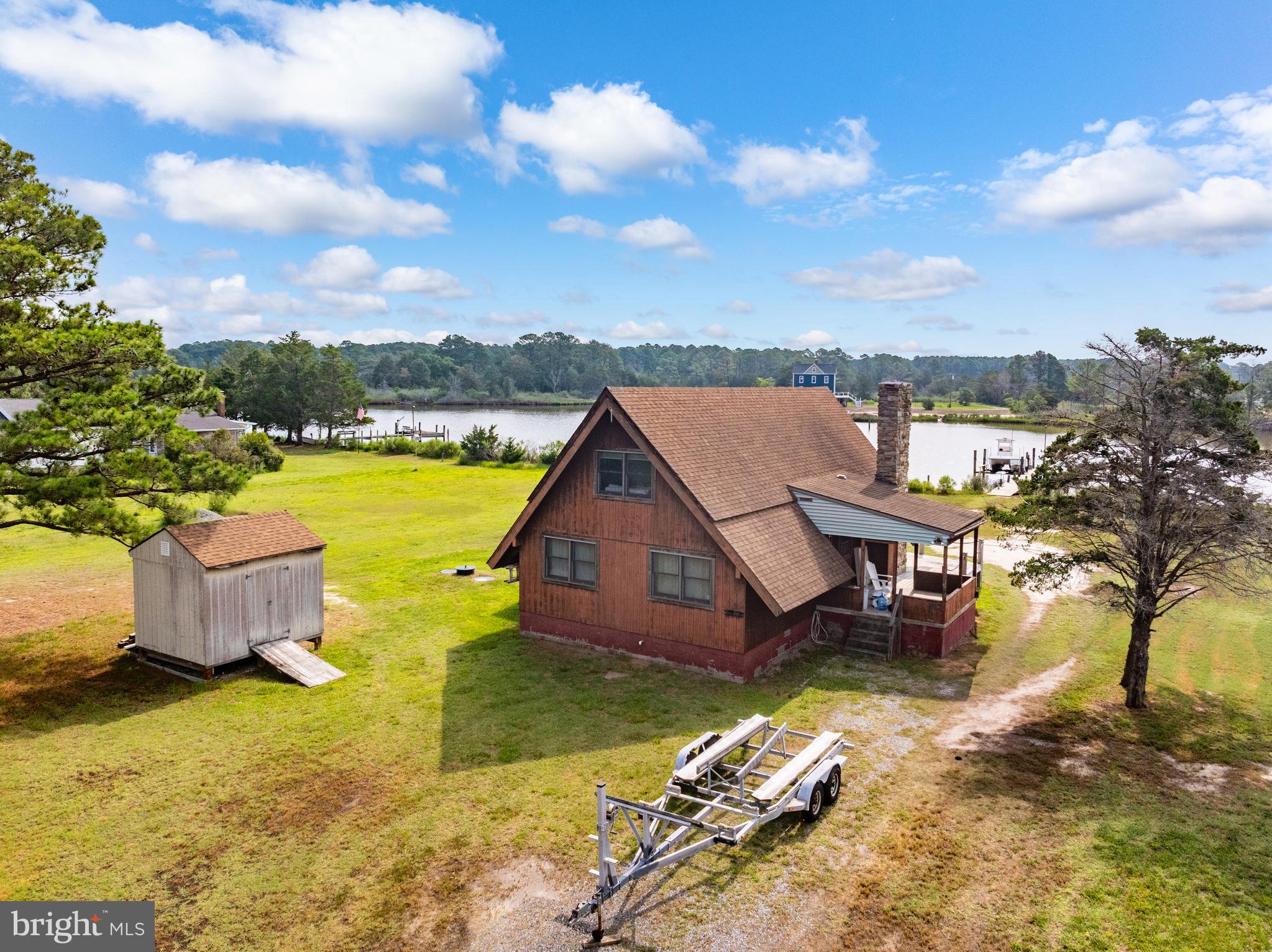 CRAB ISLAND SHORES - Residential