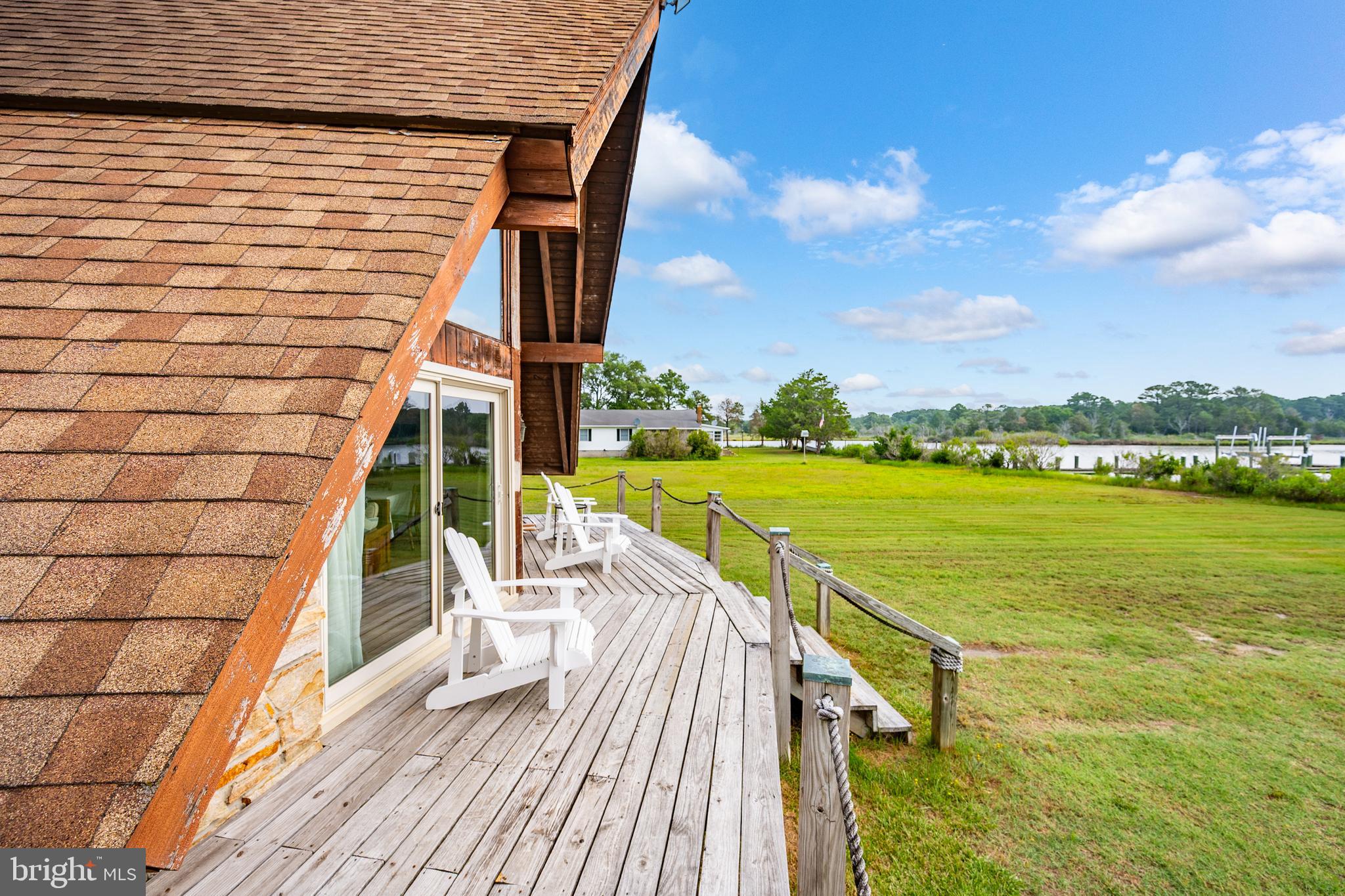 CRAB ISLAND SHORES - Residential