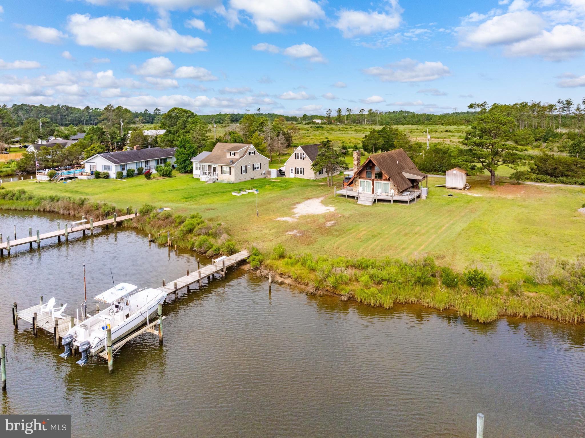 CRAB ISLAND SHORES - Residential