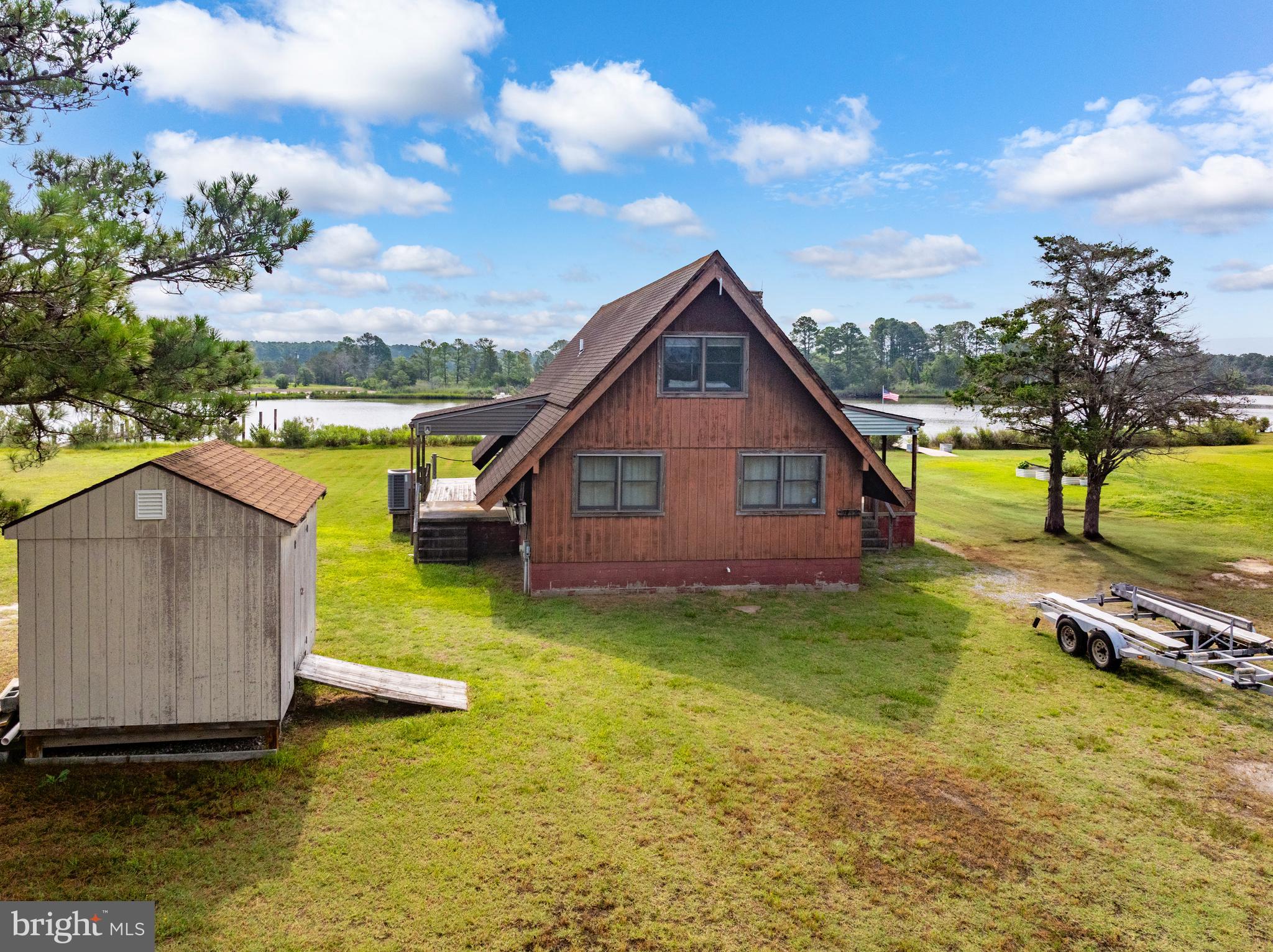CRAB ISLAND SHORES - Residential