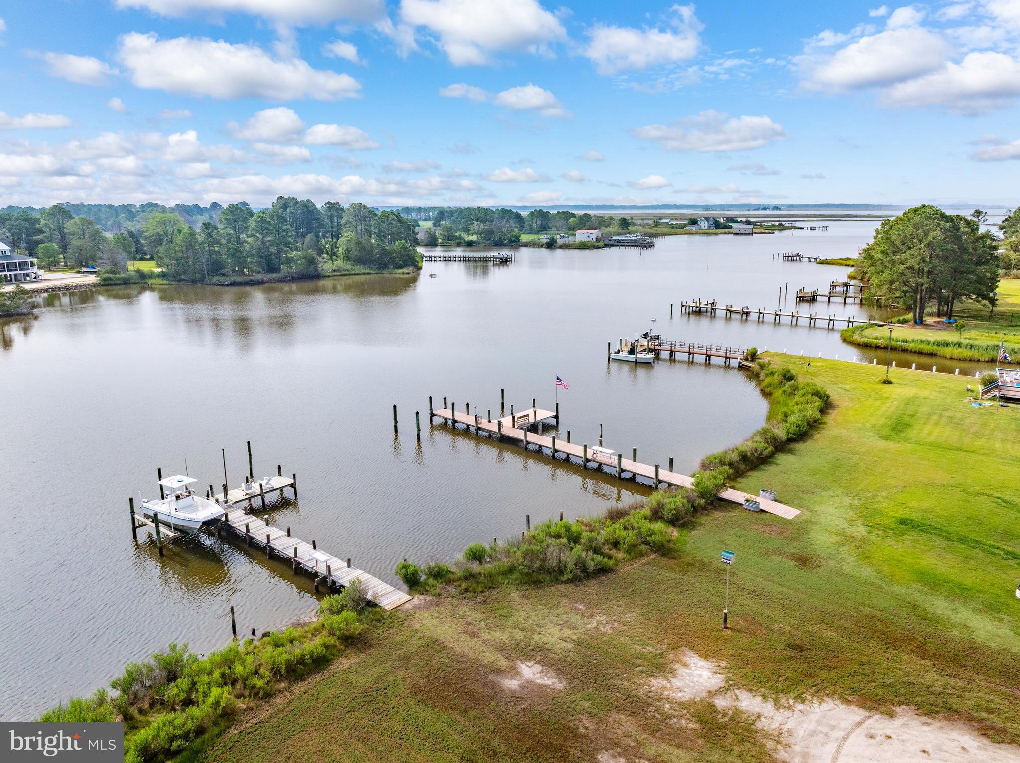 CRAB ISLAND SHORES - Residential