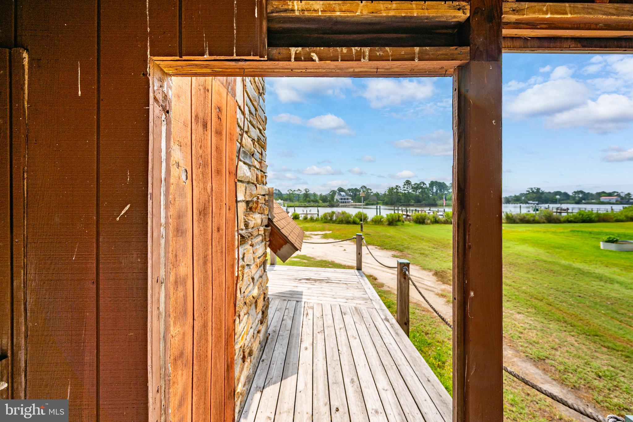 CRAB ISLAND SHORES - Residential