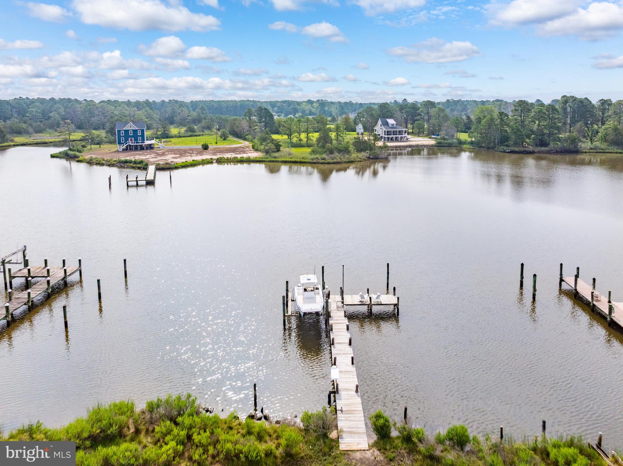 CRAB ISLAND SHORES - Residential