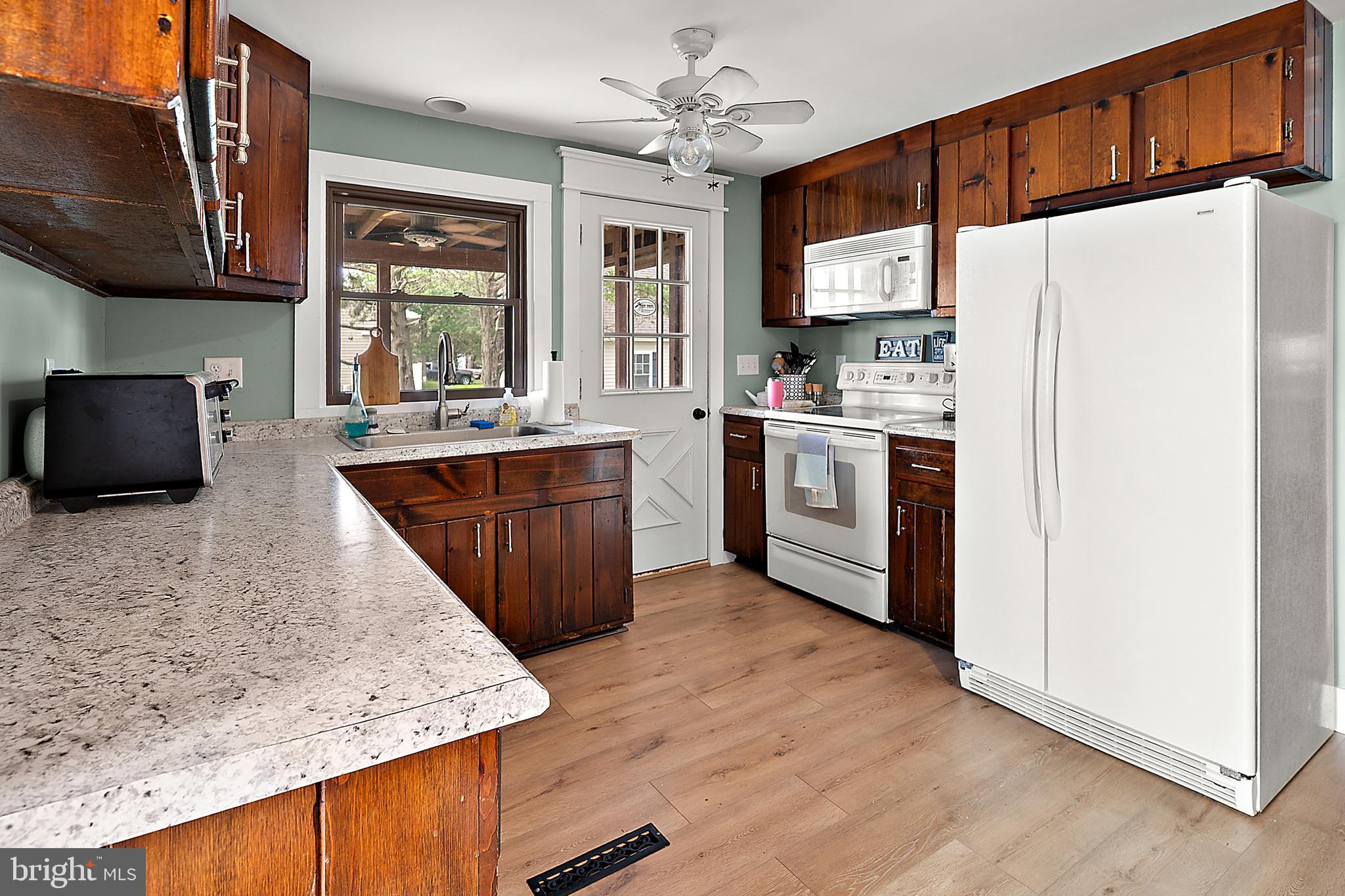 CRAB ISLAND SHORES - Residential