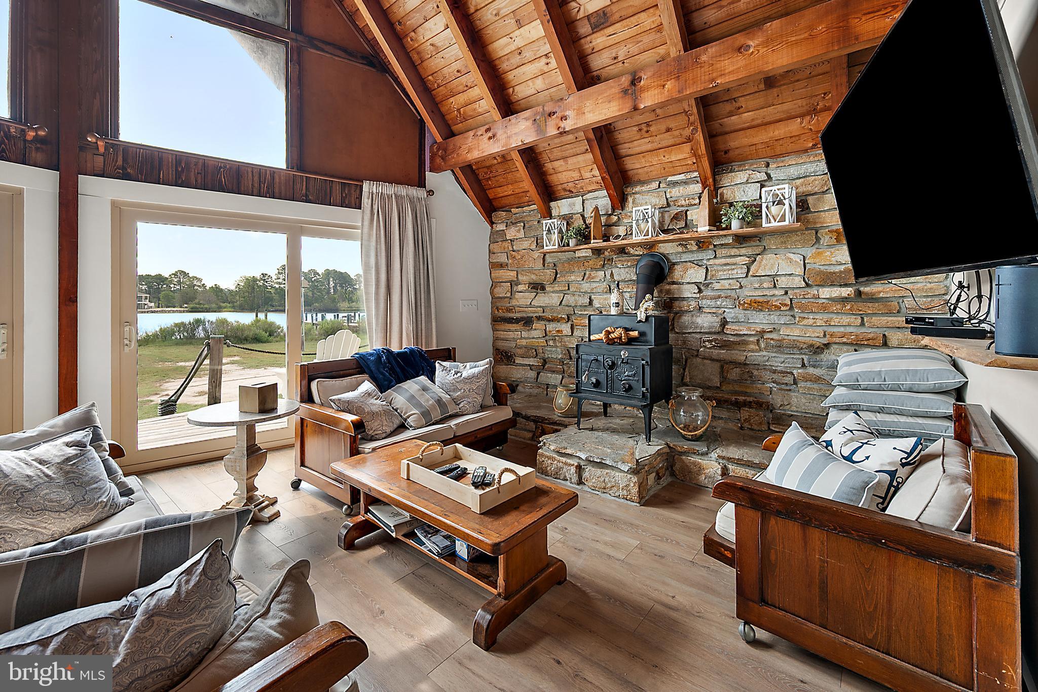 CRAB ISLAND SHORES - Residential