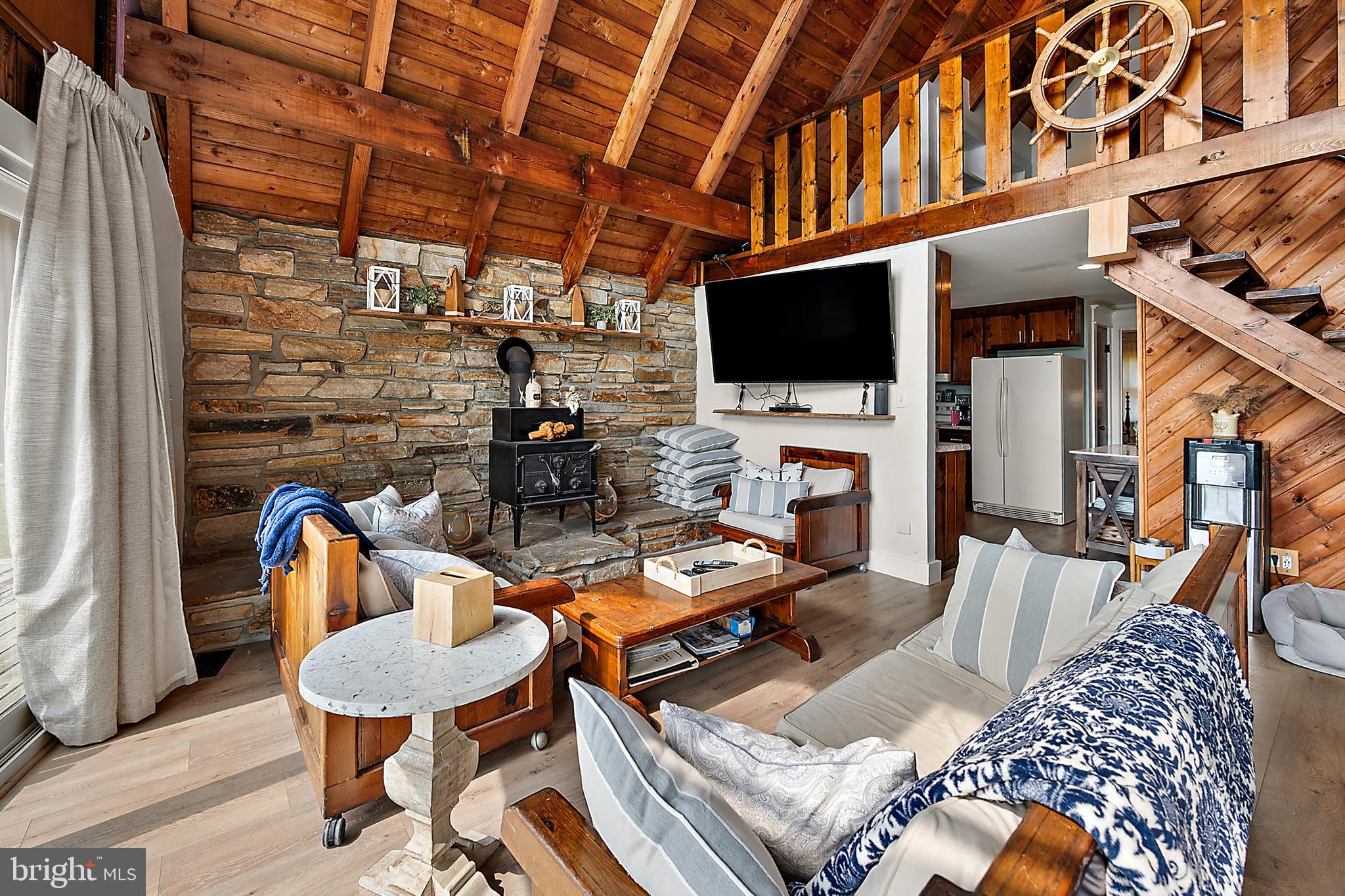 CRAB ISLAND SHORES - Residential