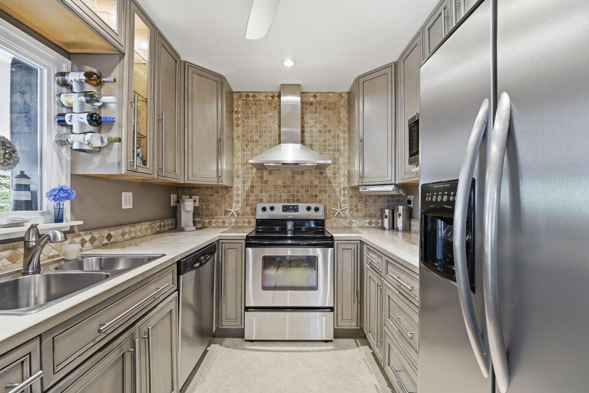 WEST VIEW SHORES - Residential