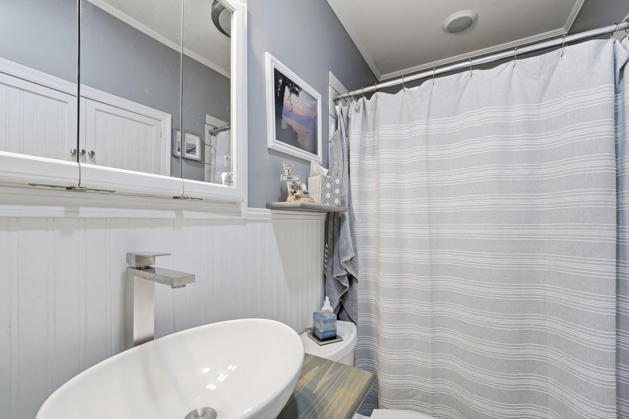 WEST VIEW SHORES - Residential