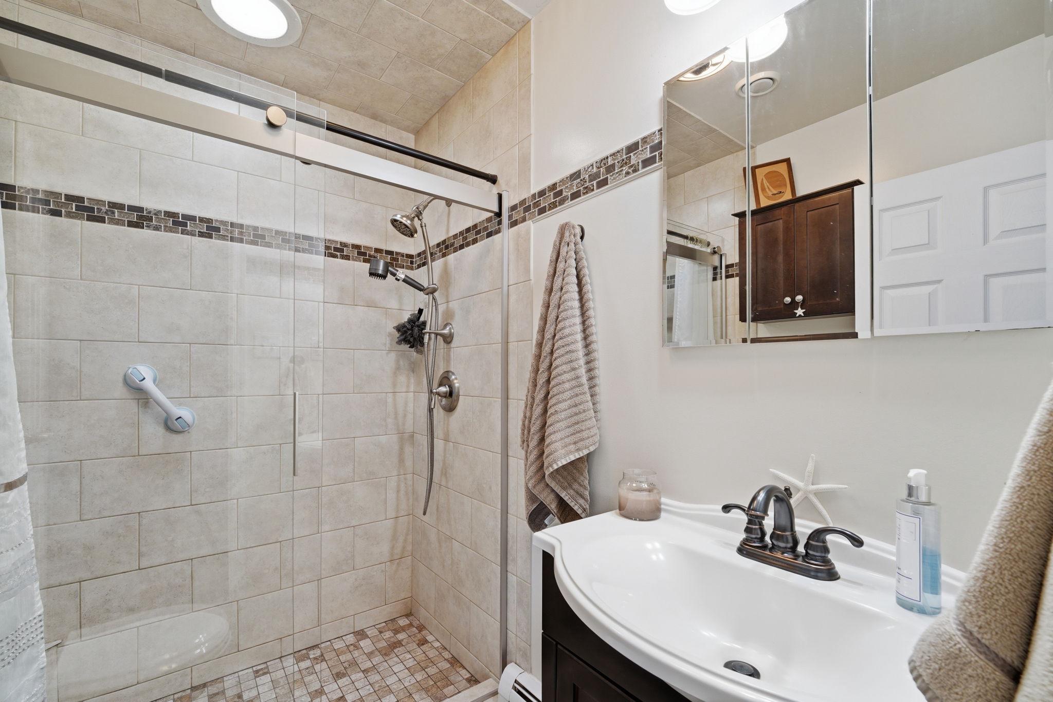 WEST VIEW SHORES - Residential