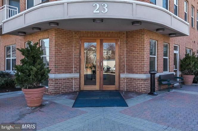 PIERSIDE AT HARBORVIEW - Residential Lease