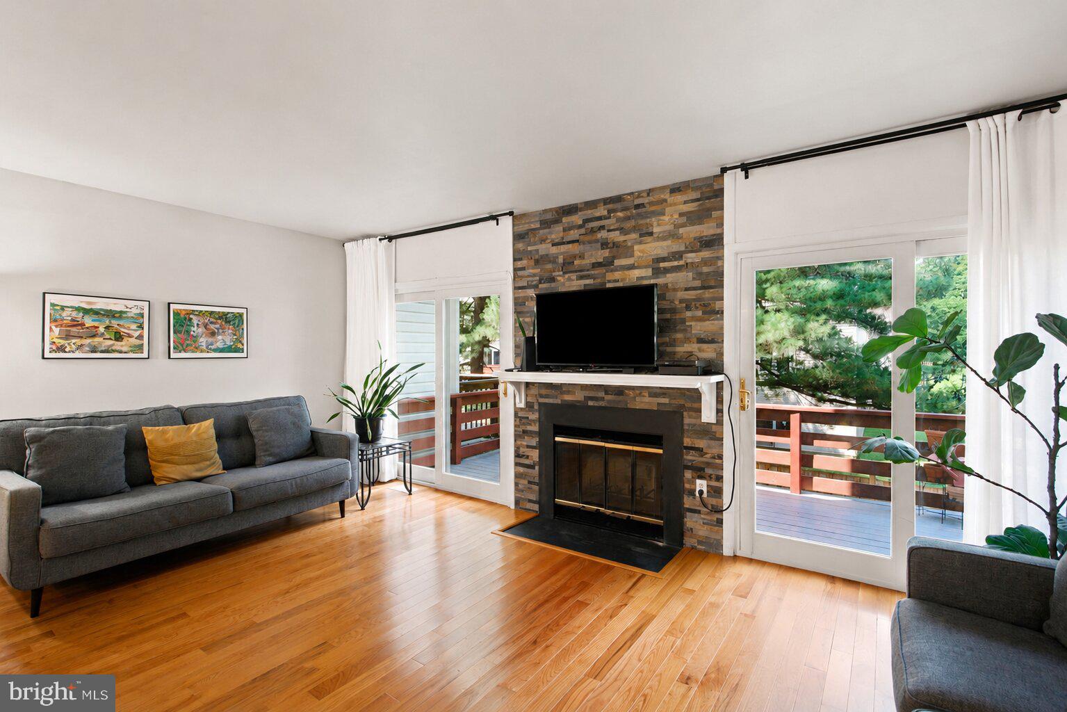 SENECA PARK - Residential
