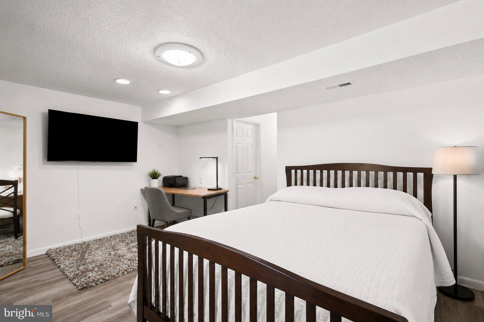 SENECA PARK - Residential