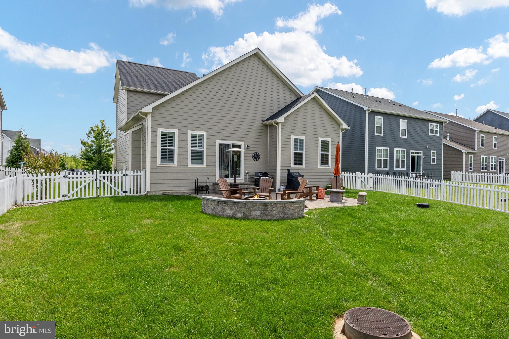 VILLAGE CASE - Residential