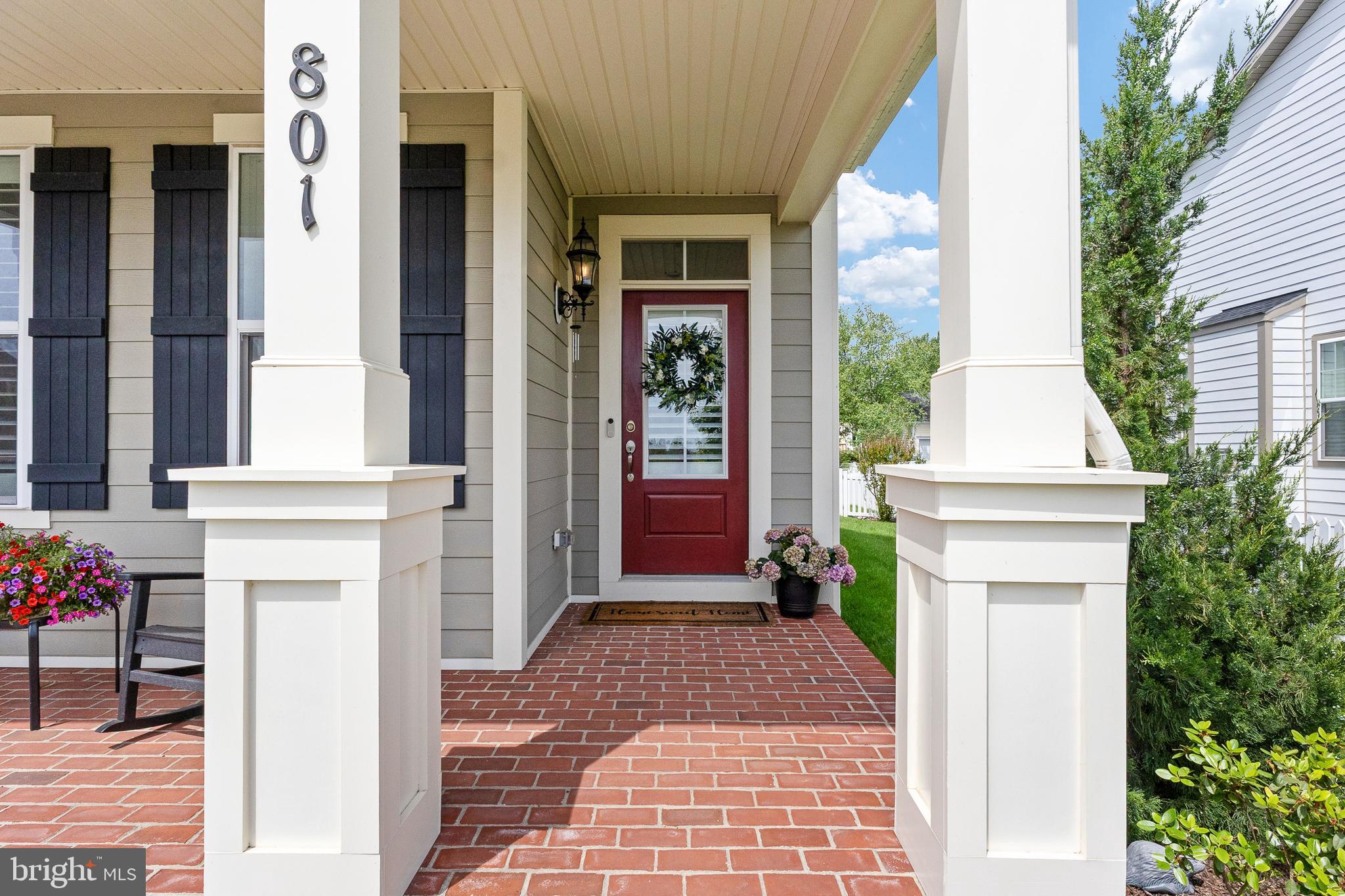 VILLAGE CASE - Residential
