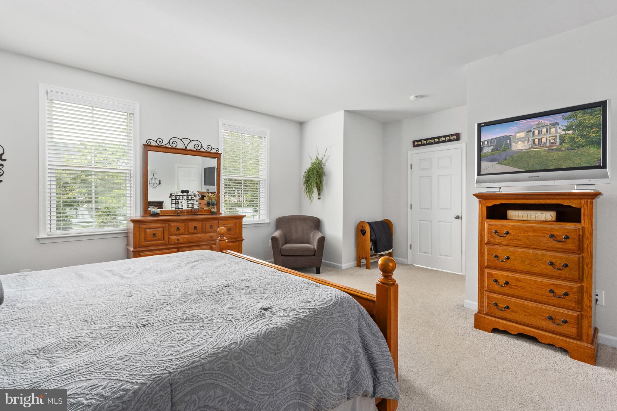 VILLAGE CASE - Residential