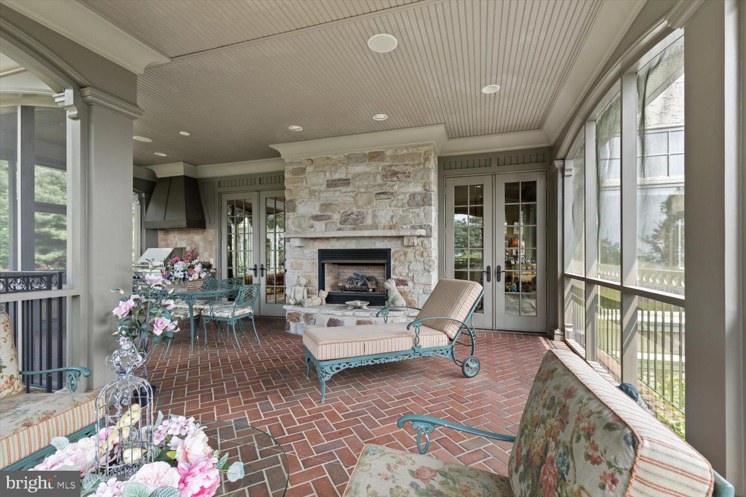 RIVER BEND - Residential