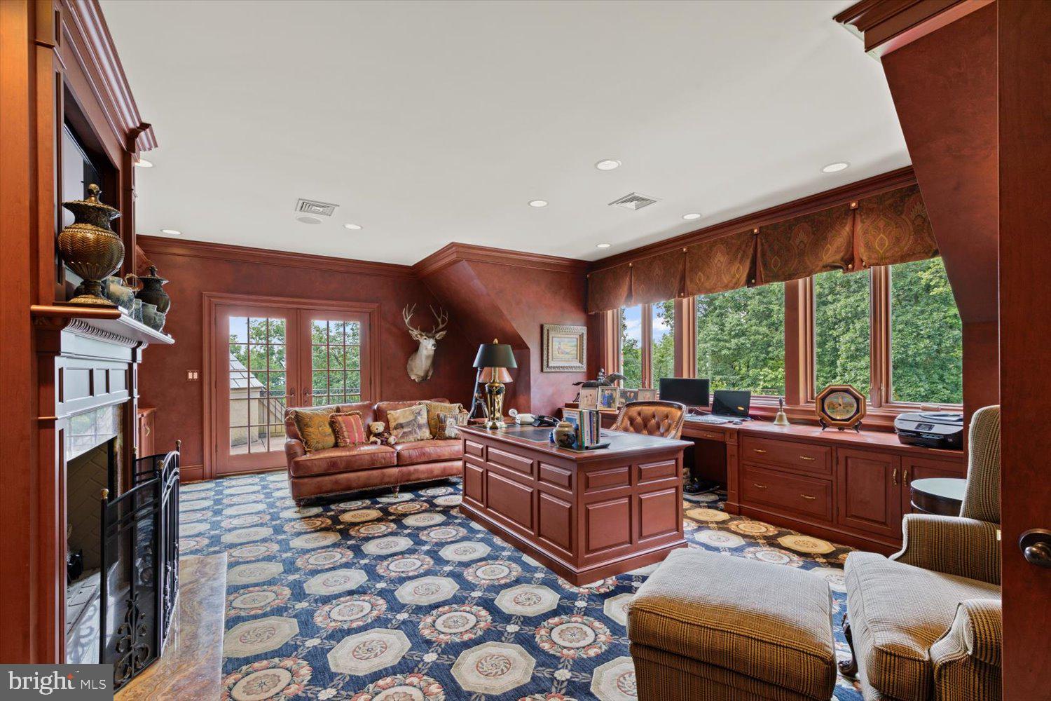 RIVER BEND - Residential
