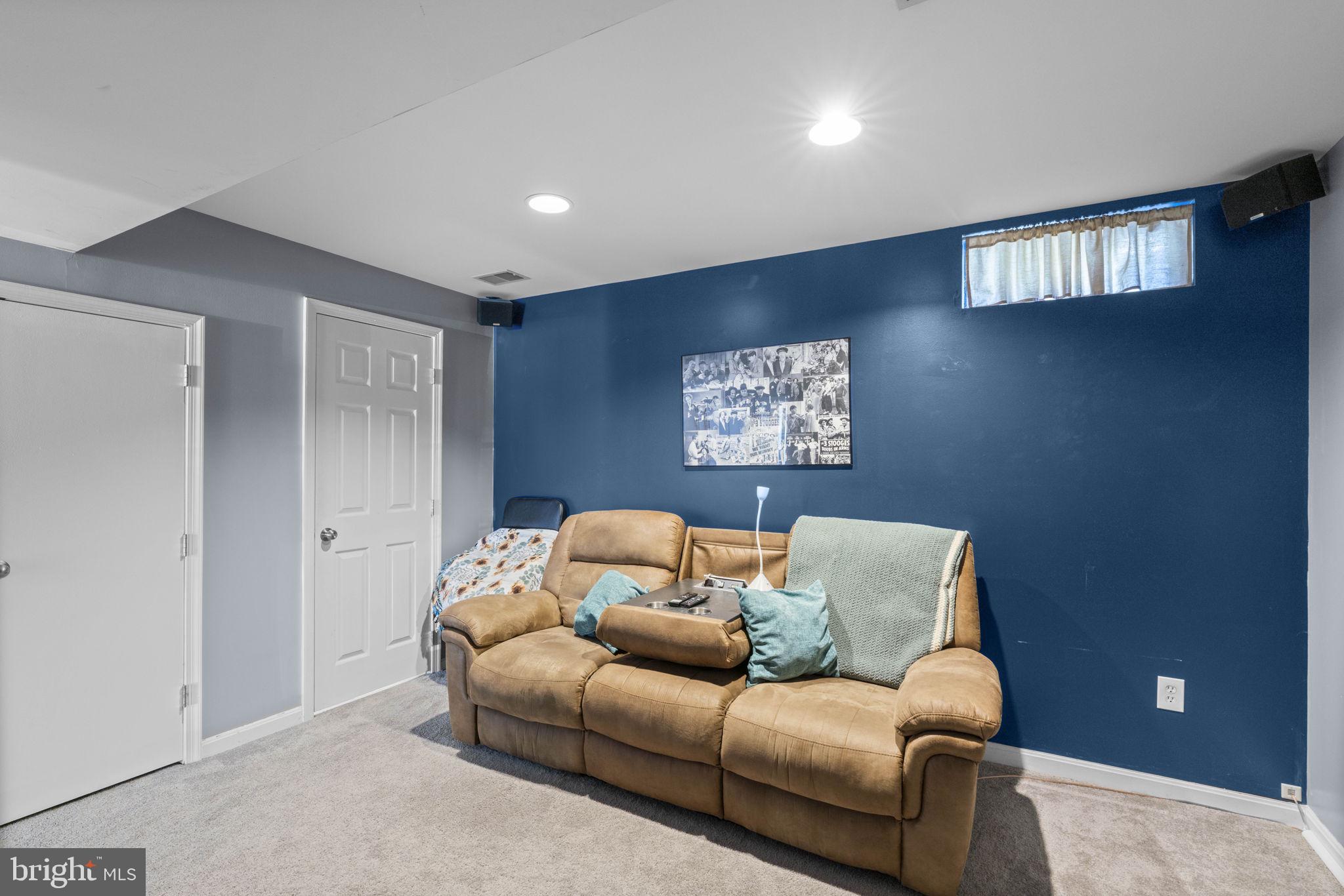 RIVERCHASE - Residential