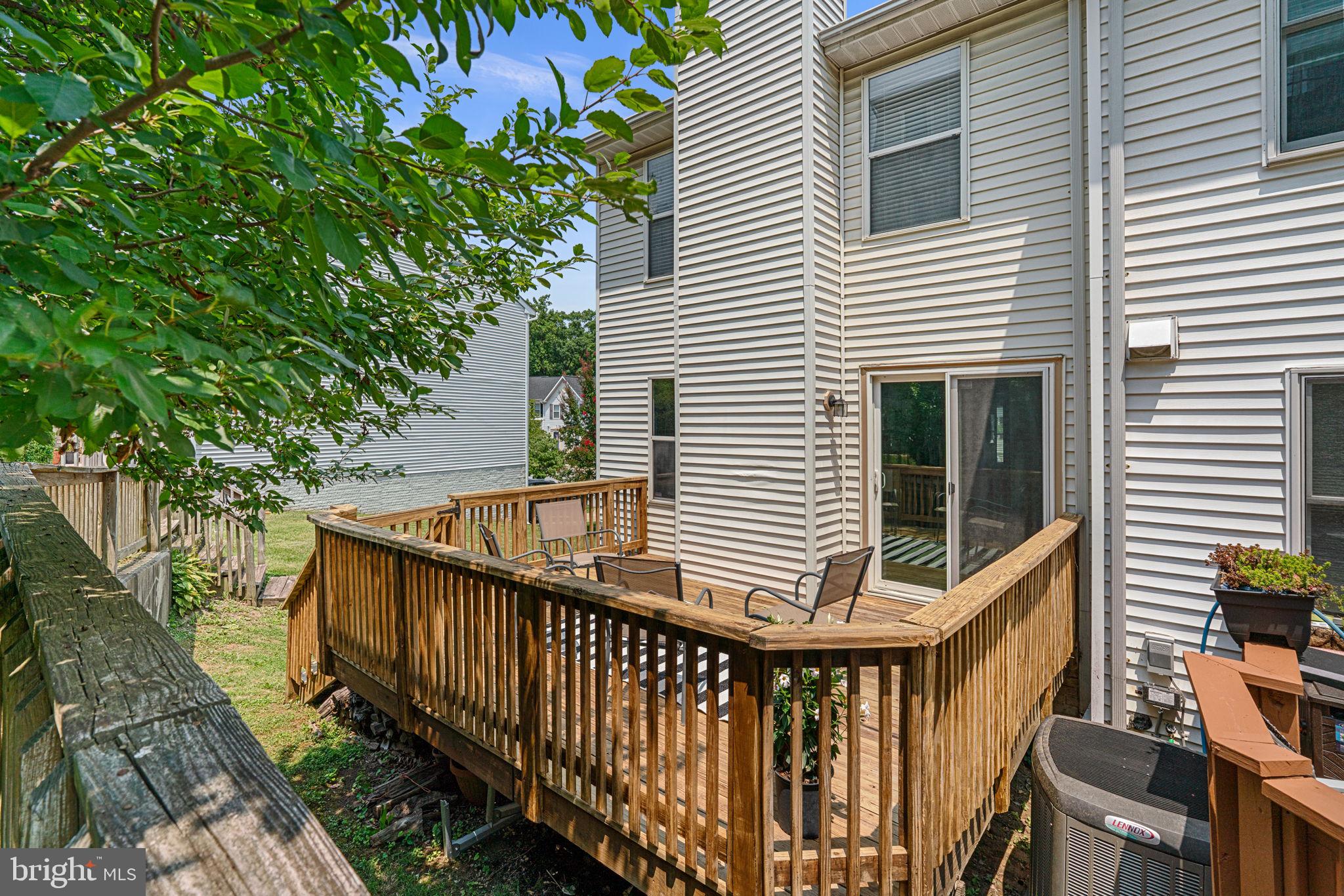 RIVERCHASE - Residential