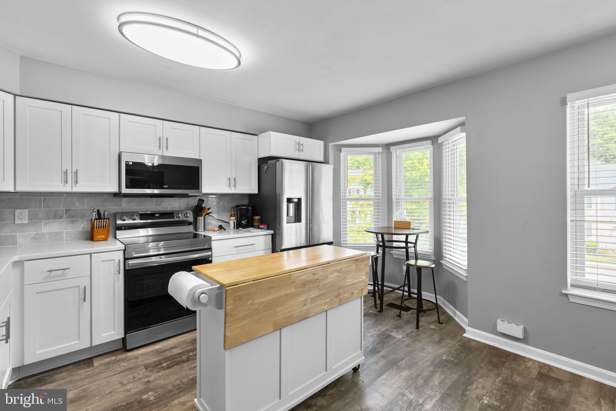 RIVERCHASE - Residential