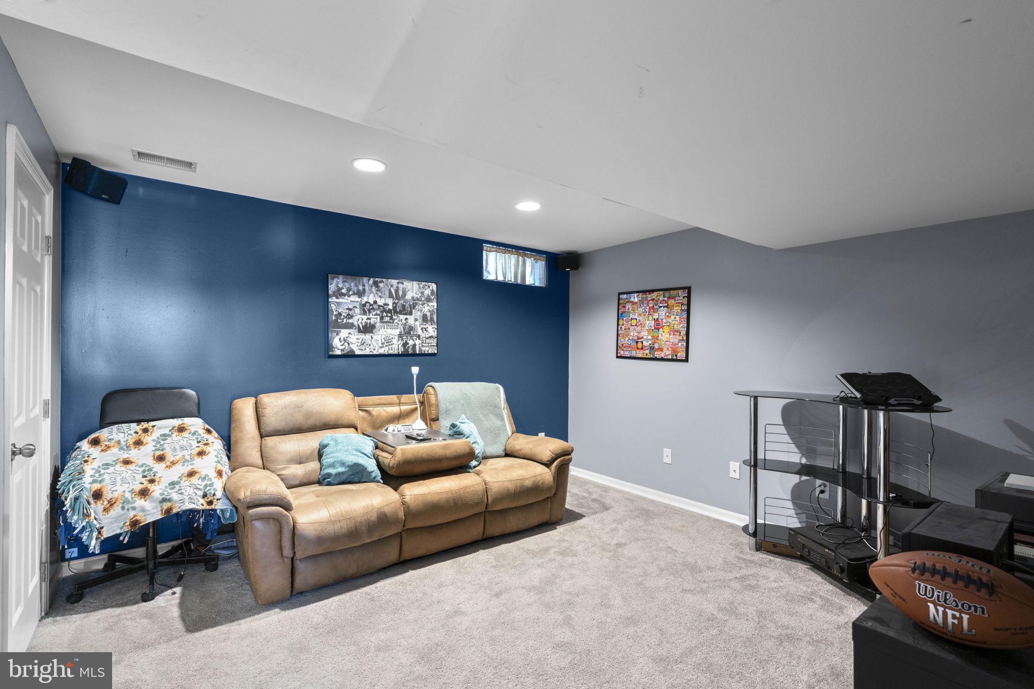 RIVERCHASE - Residential