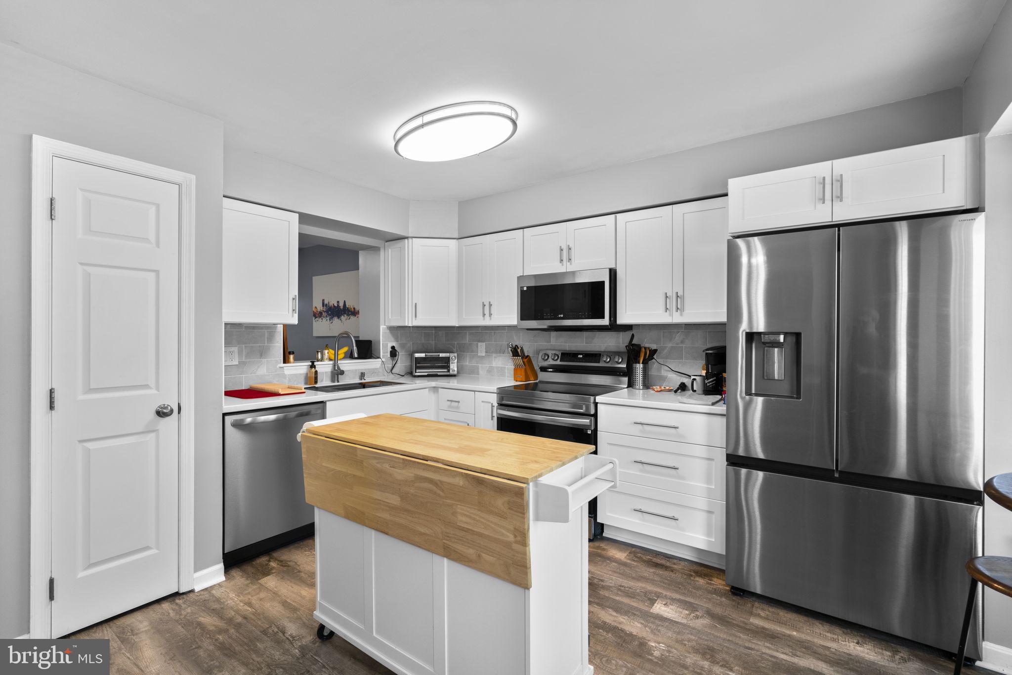 RIVERCHASE - Residential