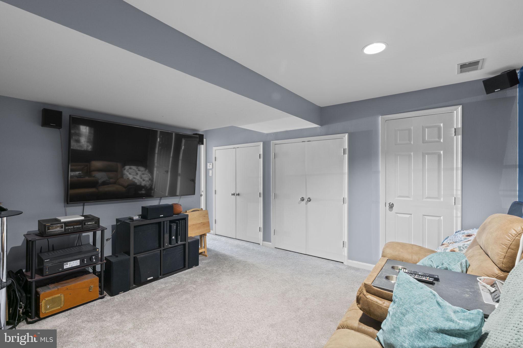 RIVERCHASE - Residential