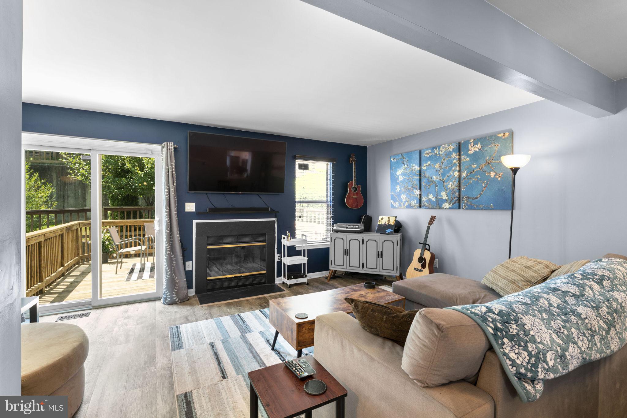 RIVERCHASE - Residential