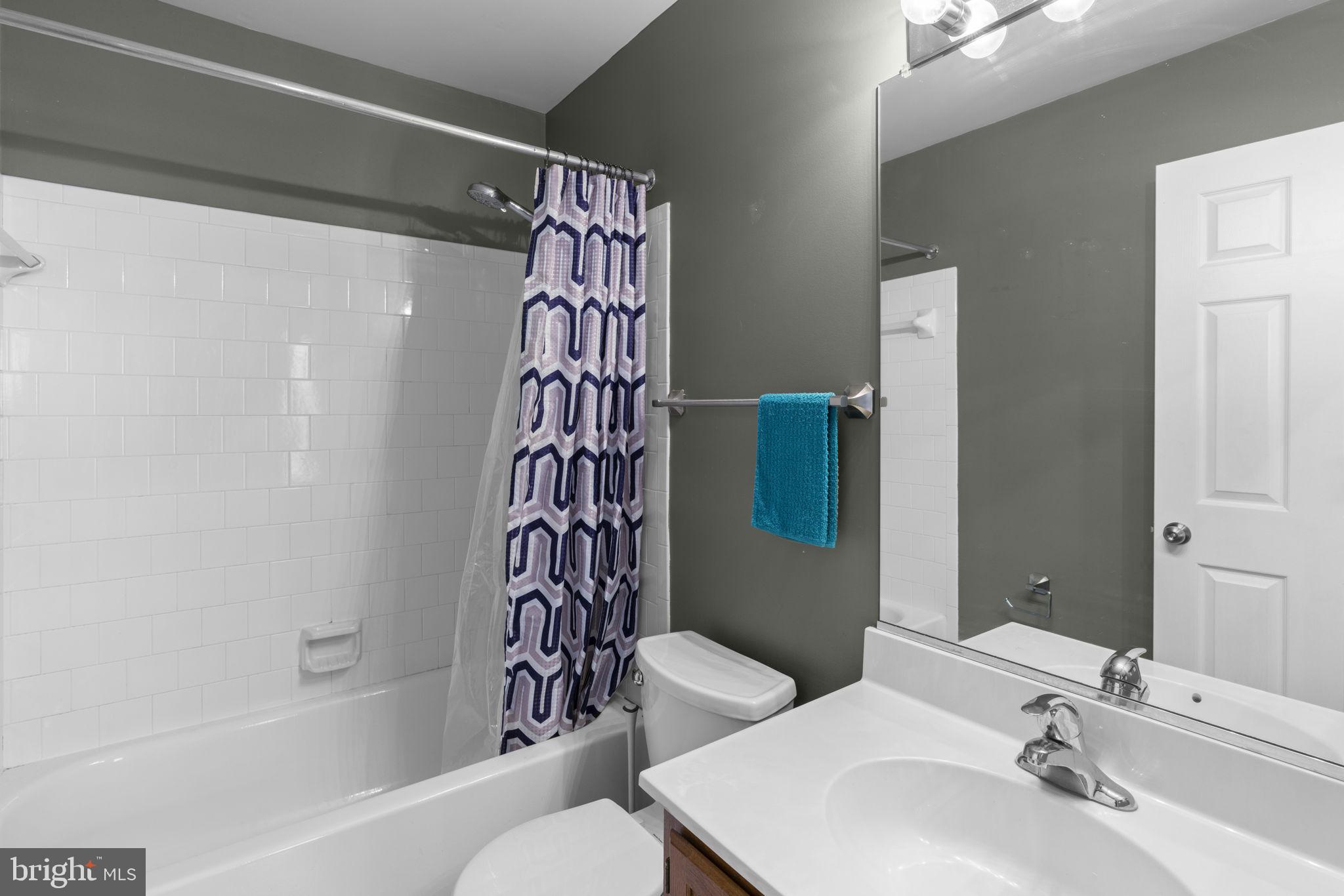 RIVERCHASE - Residential
