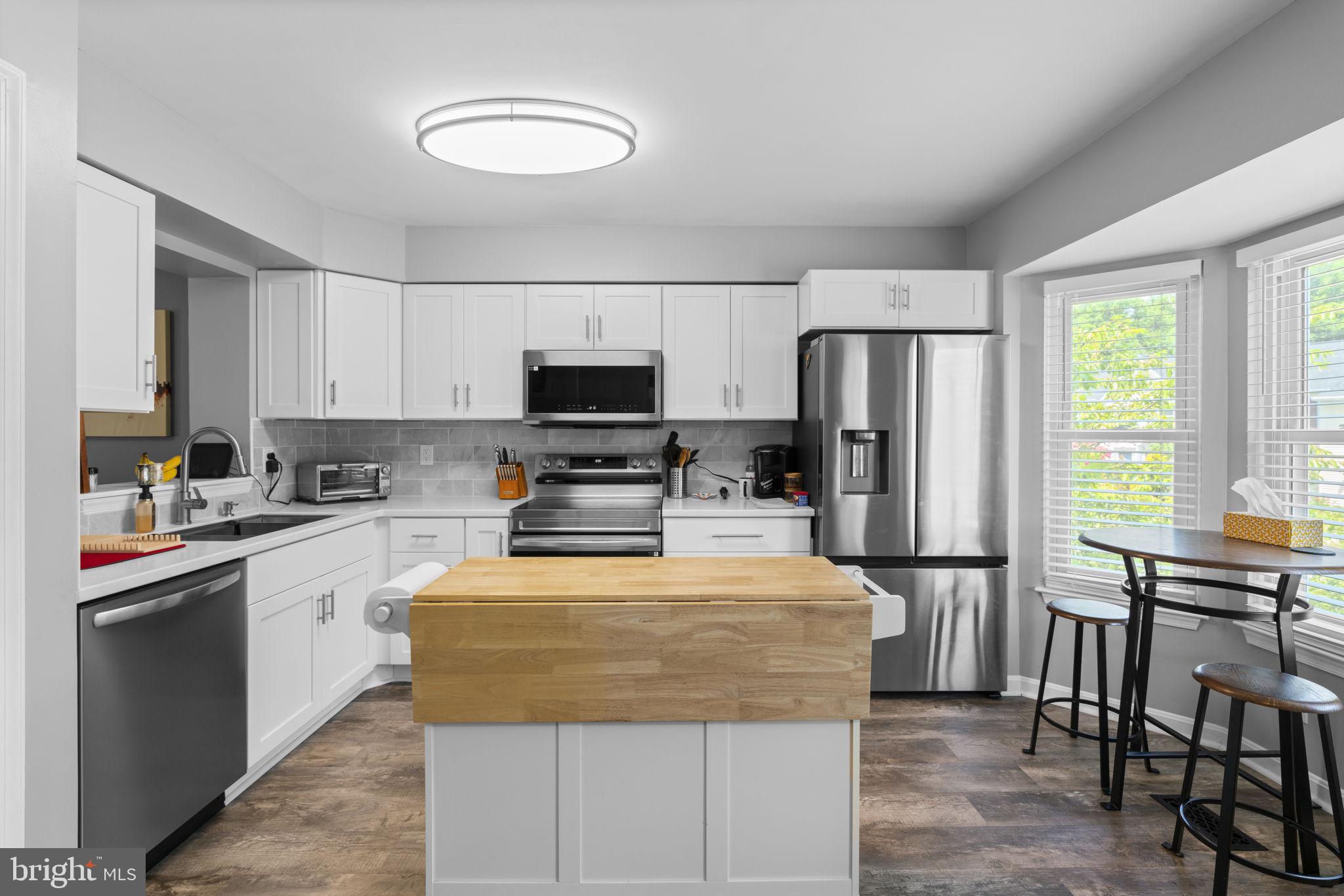 RIVERCHASE - Residential