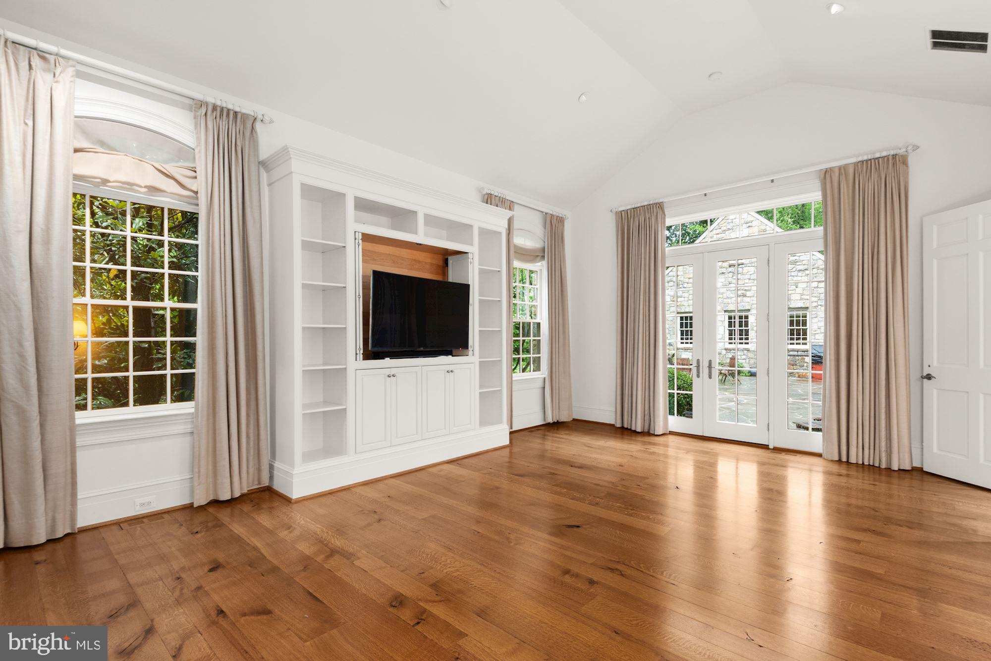 LANGLEY FARMS - Residential