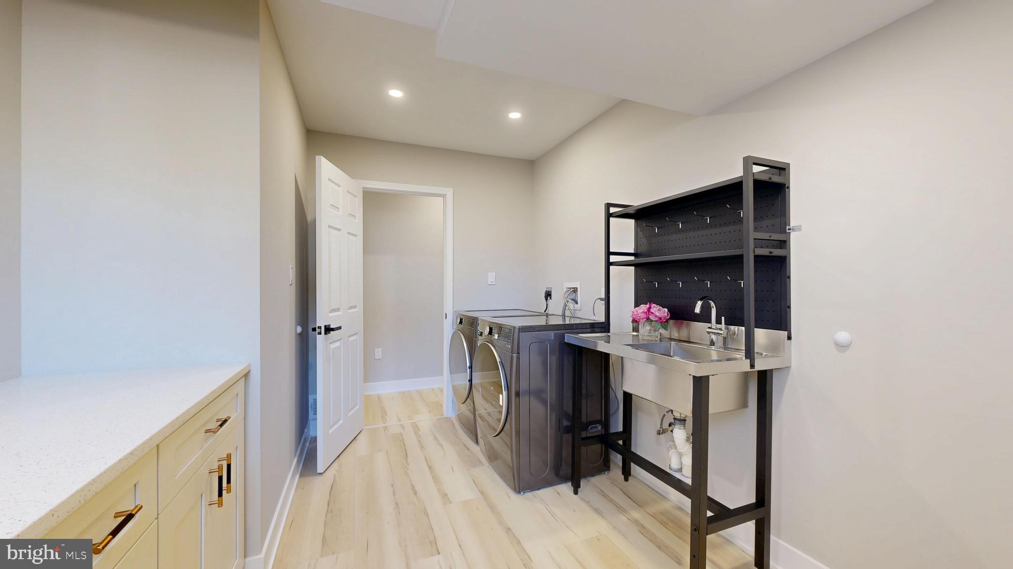 RESTON - Residential