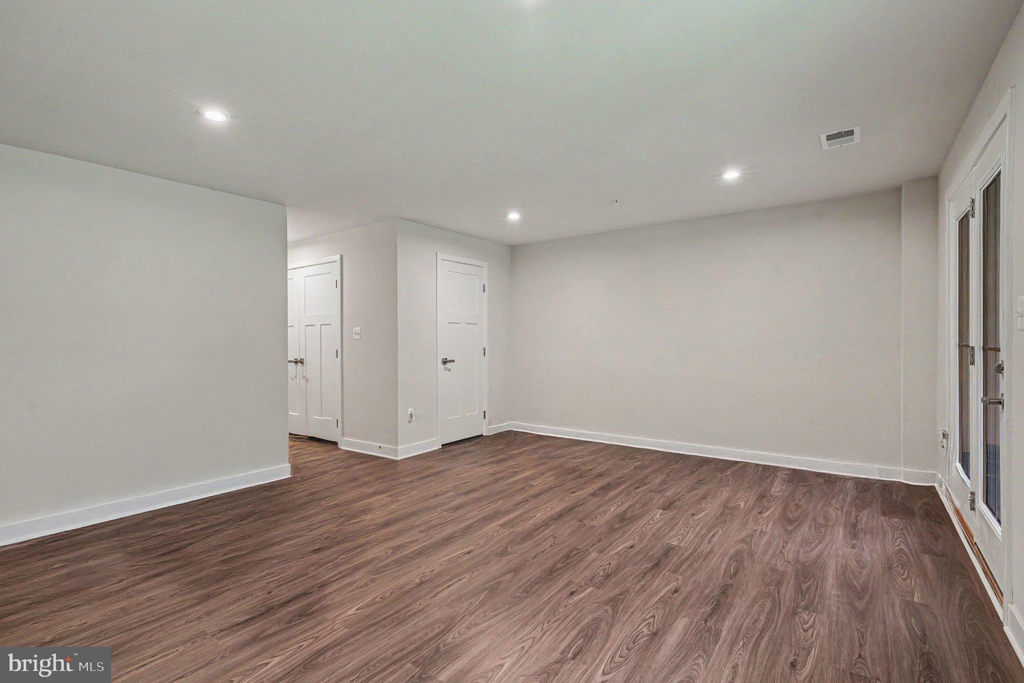 JAMES RUN TOWNHOMES - Residential