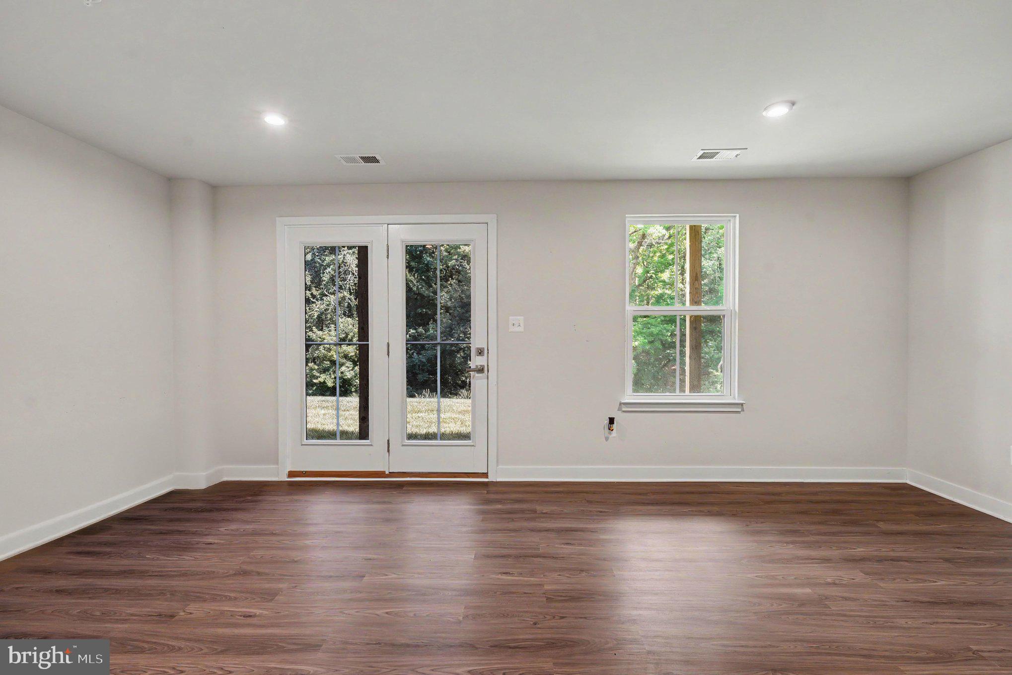 JAMES RUN TOWNHOMES - Residential