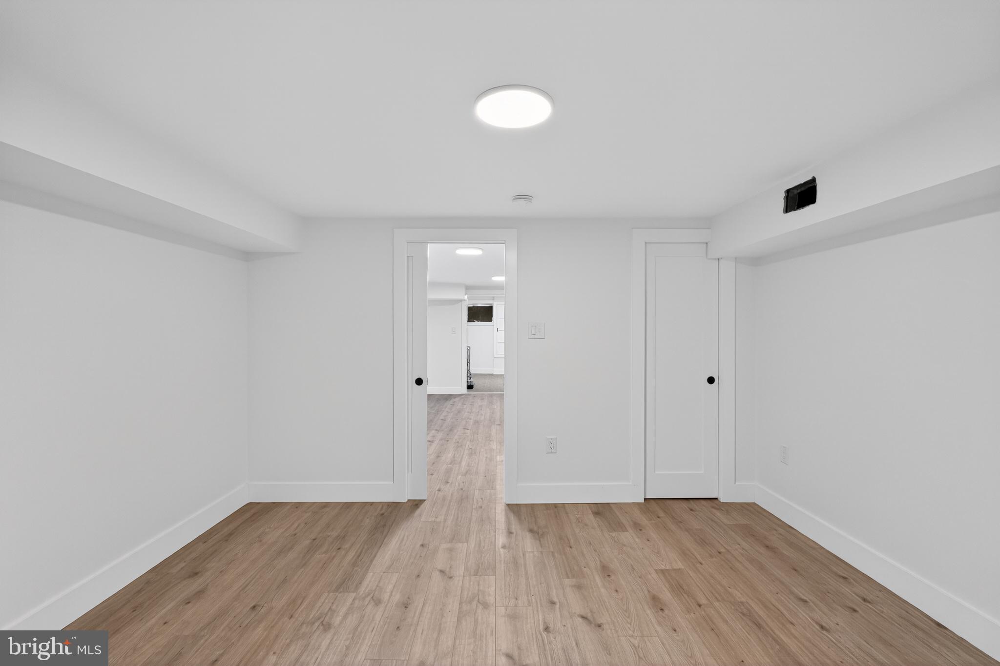 WALNUT HILL - Residential